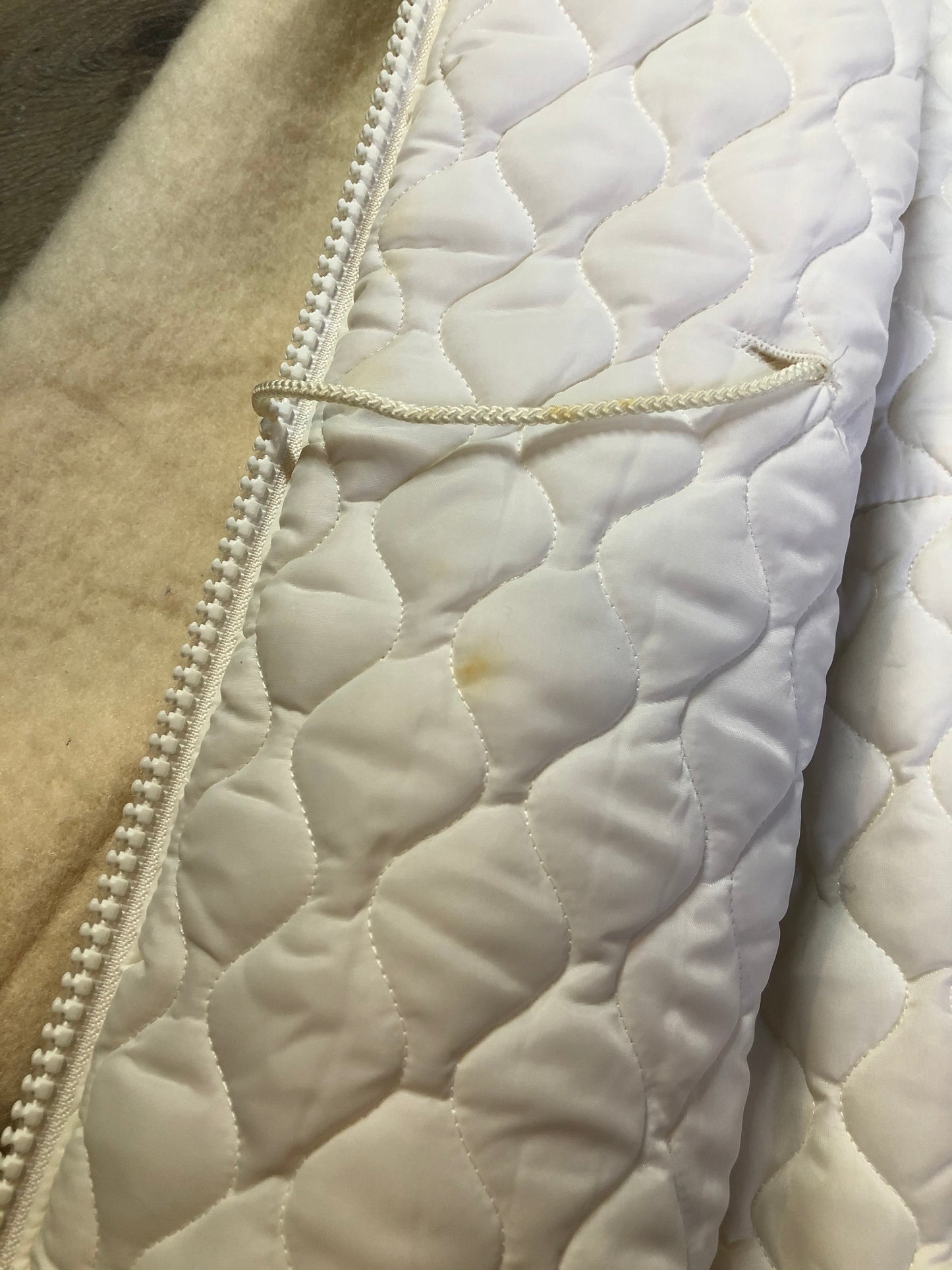 Kingspier Vintage - Hudson’s Bay Company white pure virgin wool northern parka featuring a hood with fox fur trim, zipper closure, quilted lining, inside drawstring, slash pockets, hidden knit cuffs and tree a nd igloo design suede appliqué on the front and back. Made in Canada. Size 14/ large.