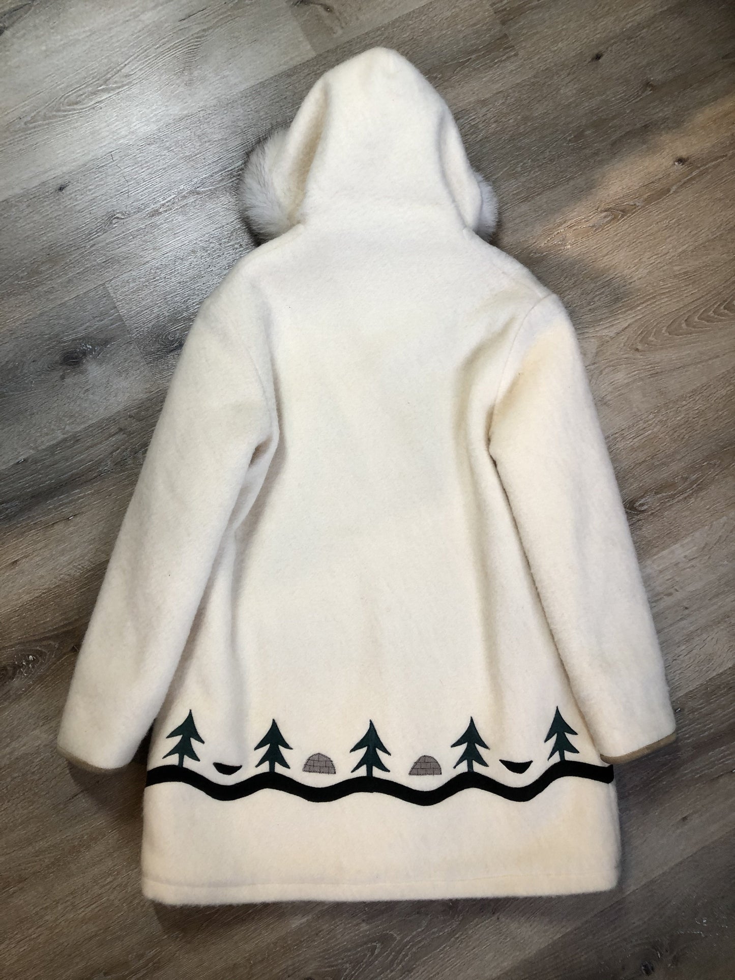 Kingspier Vintage - Hudson’s Bay Company white pure virgin wool northern parka featuring a hood with fox fur trim, zipper closure, quilted lining, inside drawstring, slash pockets, hidden knit cuffs and tree a nd igloo design suede appliqué on the front and back. Made in Canada. Size 14/ large.
