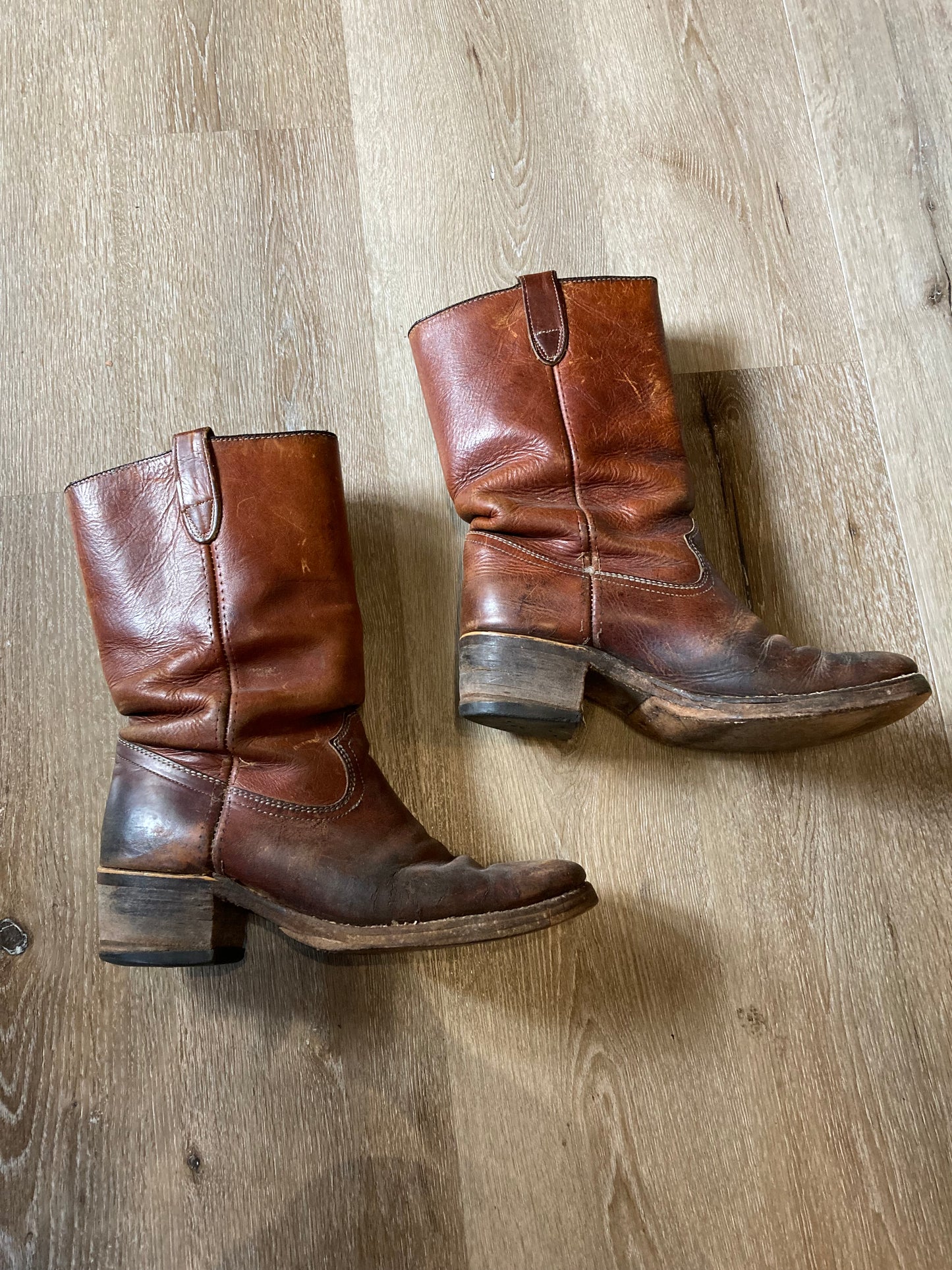 Vintage 70’s mid calf brown leather boots with leather soles. Size 9.5M/ 11.5W US/ 43 EUR