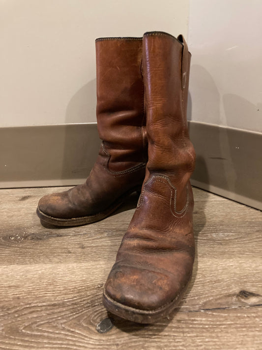 Vintage 70’s mid calf brown leather boots with leather soles.  Size 9.5M/ 11.5W US/ 43 EUR