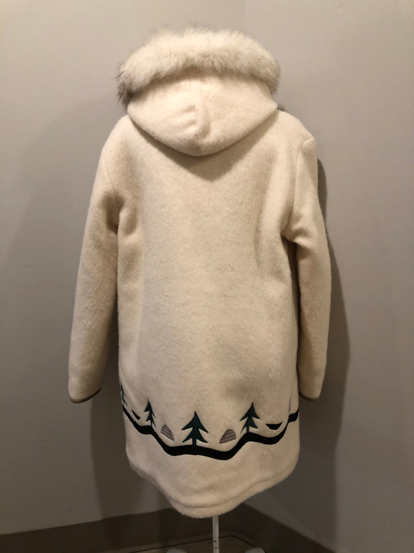Kingspier Vintage - Hudson’s Bay Company white pure virgin wool northern parka featuring a hood with fox fur trim, zipper closure, quilted lining, inside drawstring, slash pockets, hidden knit cuffs and tree a nd igloo design suede appliqué on the front and back. Made in Canada. Size 14/ large.