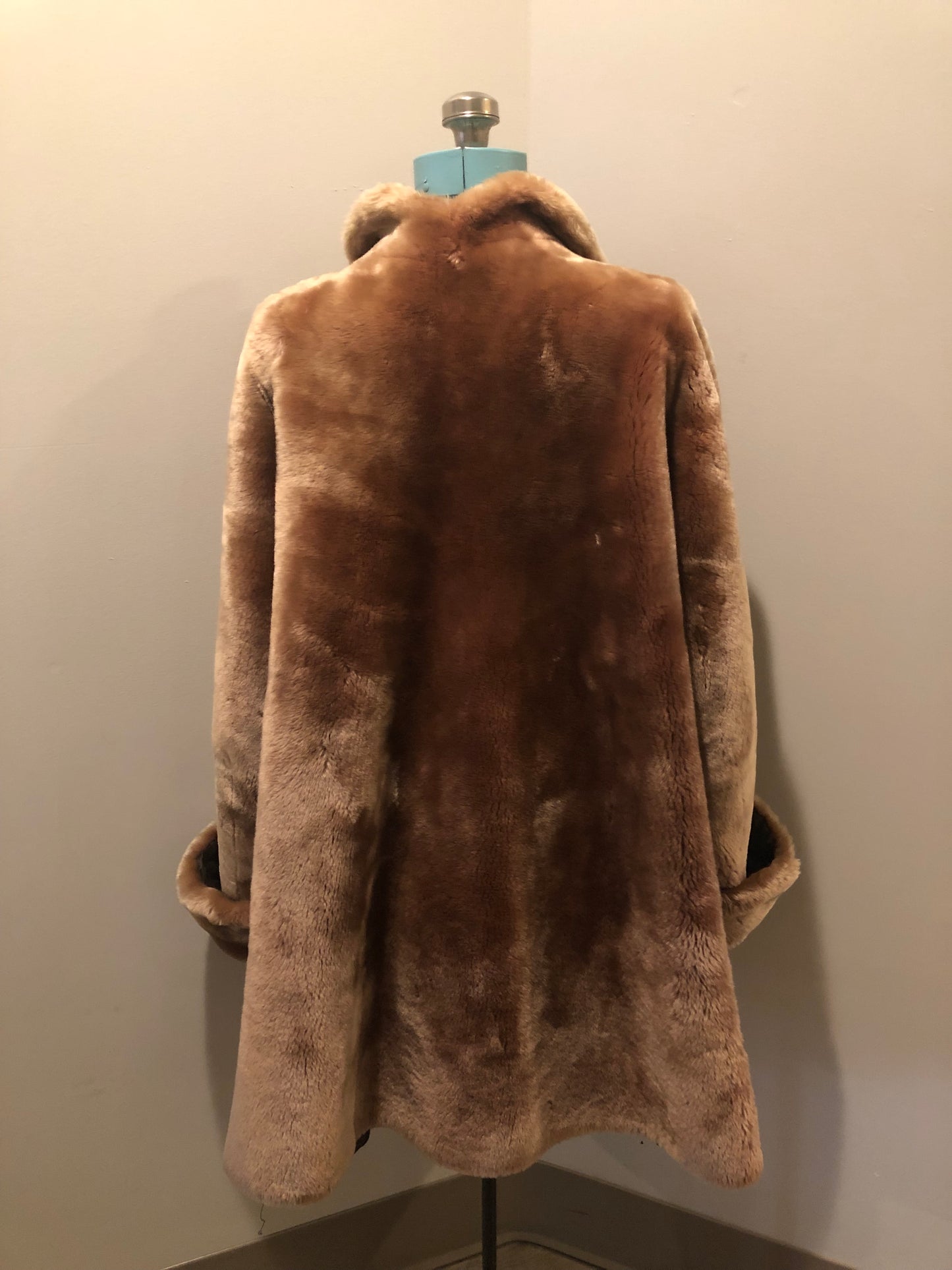 Vintage mid century blonde fur coat with unique blush undertones. Hook and eye closures with front pockets and satin lining with floral motif. Fur type unknown but it feels like shorn beaver fur - Kingspier Vintage