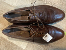 Load image into Gallery viewer, Kingspier Vintage - Dark Brown Quarter Brogue Wingtip Oxfords by Oakwoods - Sizes: 8.5M 10.5W 41-42EURO, Made in USA, Genuine Kidskin Uppers, Leather Soles, Rubber Heels
