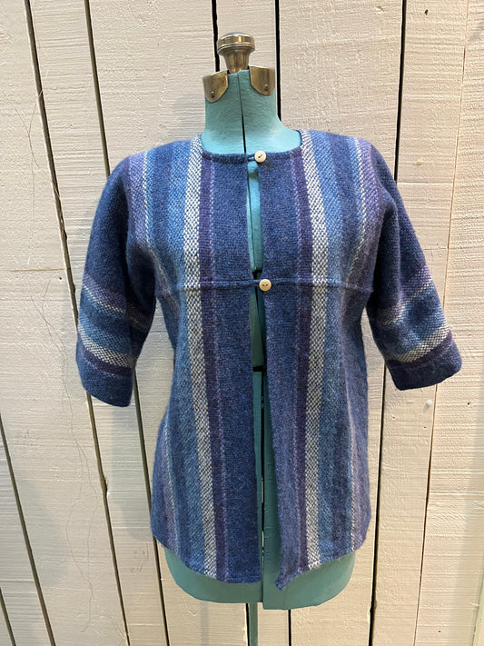 Vintage Bogside Weaving hand woven purple 100% pure wool cardigan with two button closures.
Made in St John’s, Newfoundland