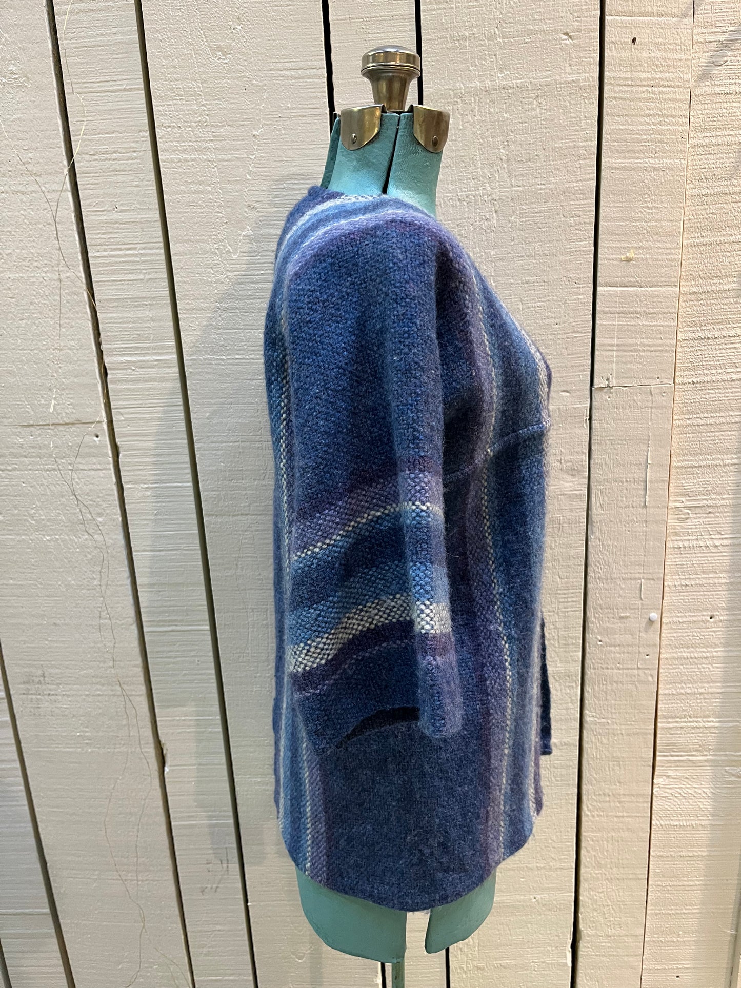 Vintage Bogside Weaving hand woven purple 100% pure wool cardigan with two button closures.
Made in St John’s, Newfoundland