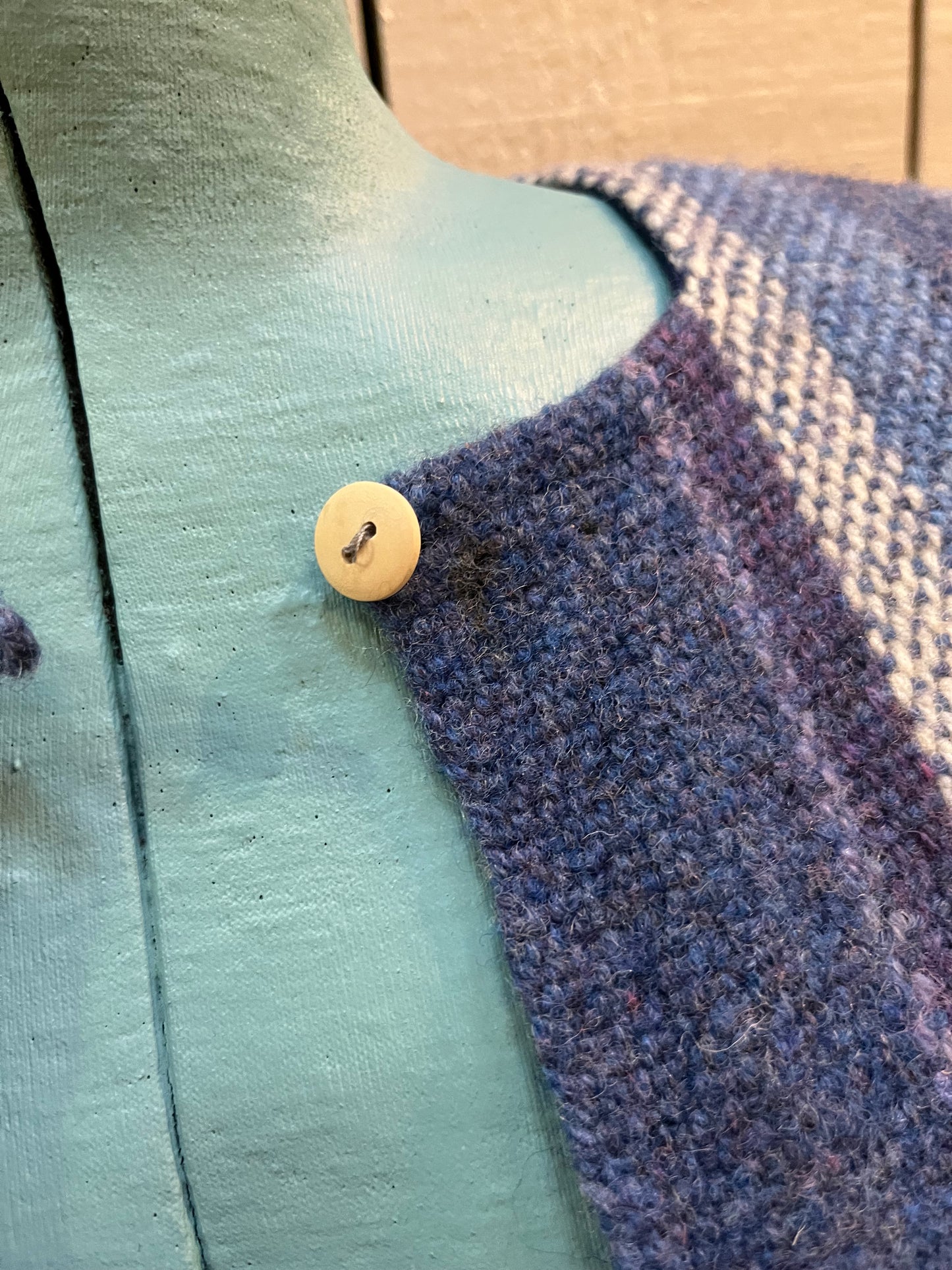 Vintage Bogside Weaving hand woven purple 100% pure wool cardigan with two button closures.
Made in St John’s, Newfoundland