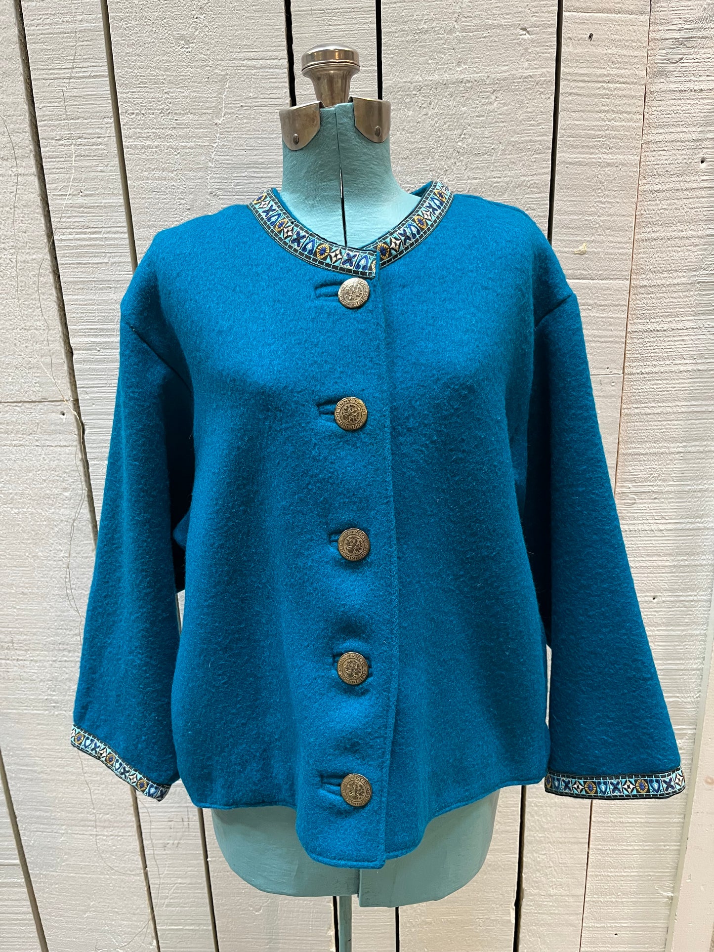 Vintage Cousin Smoothy’s Canadiana Teal Cardigan with Tyrol Anno Domini 1809 military button closures (The Tyrolean Rebellion of 1809) and embroidered detail trim.
Made in Canada
Size Medium