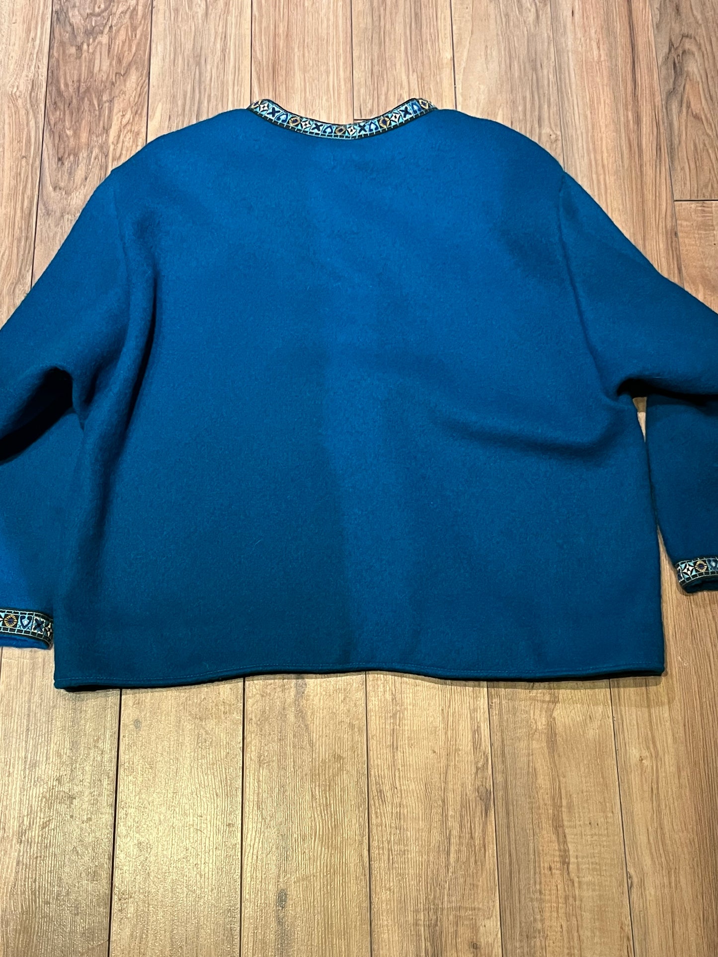 Vintage Cousin Smoothy’s Canadiana Teal Cardigan with Tyrol Anno Domini 1809 military button closures (The Tyrolean Rebellion of 1809) and embroidered detail trim.
Made in Canada
Size Medium