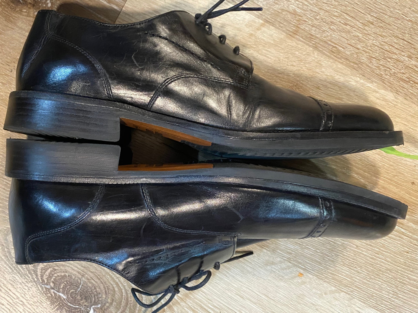 Kingspier Vintage - Black Sheep Skin Quarter Brogue Cap Toe Derbies by Johnston & Murphy Signature Series - Sizes: 8.5M 10.5W 41-42EURO, Made in India, Leather and Rubber Soles