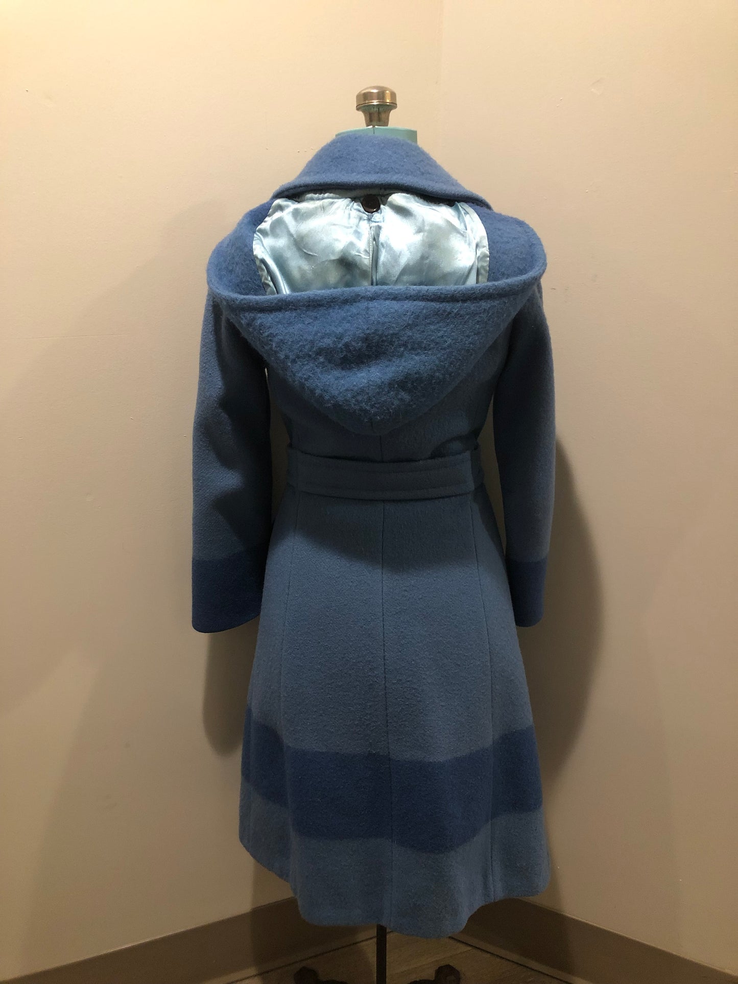 Hudson’s Bay Company Blue 100% virgin wool point blanket coat in a double breasted swing coat style with belt, detachable hood, button closures, slash pockets and satin lining. Made in Canada. Size small - Kingspier Vintage