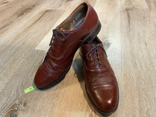 Load image into Gallery viewer, Kingspier Vintage - Brick Red Plain Cap Toe Oxfords by Walkover Vel-Flex - Sizes: 9M 11W 42EURO, Made in USA, Fibre Insoles, Leather Soles, Rubber Heels
