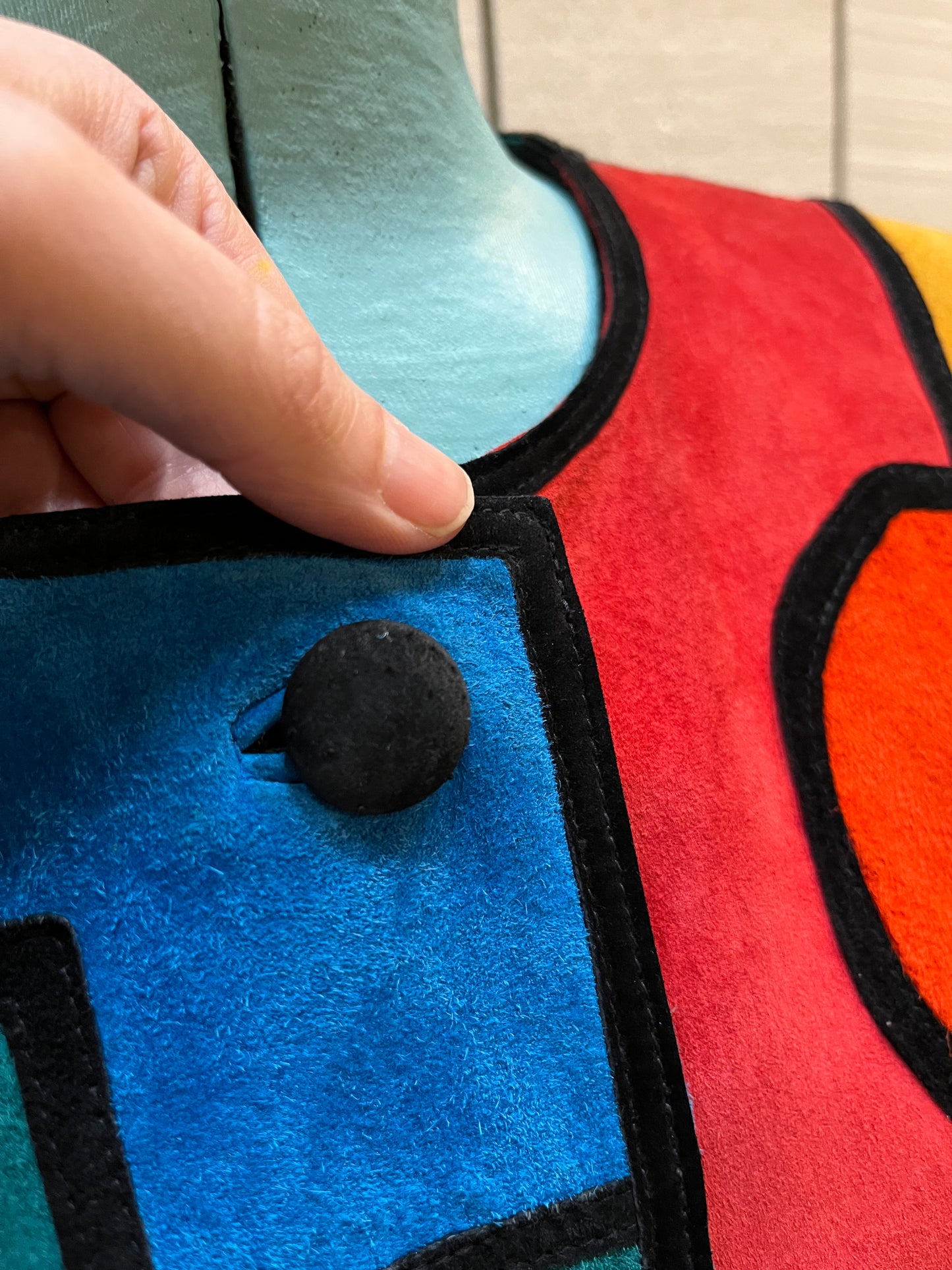 Vintage 1980’s Pia Rucci suede jacket with bright mod colour block design and
Black suede buttons.
Size 14