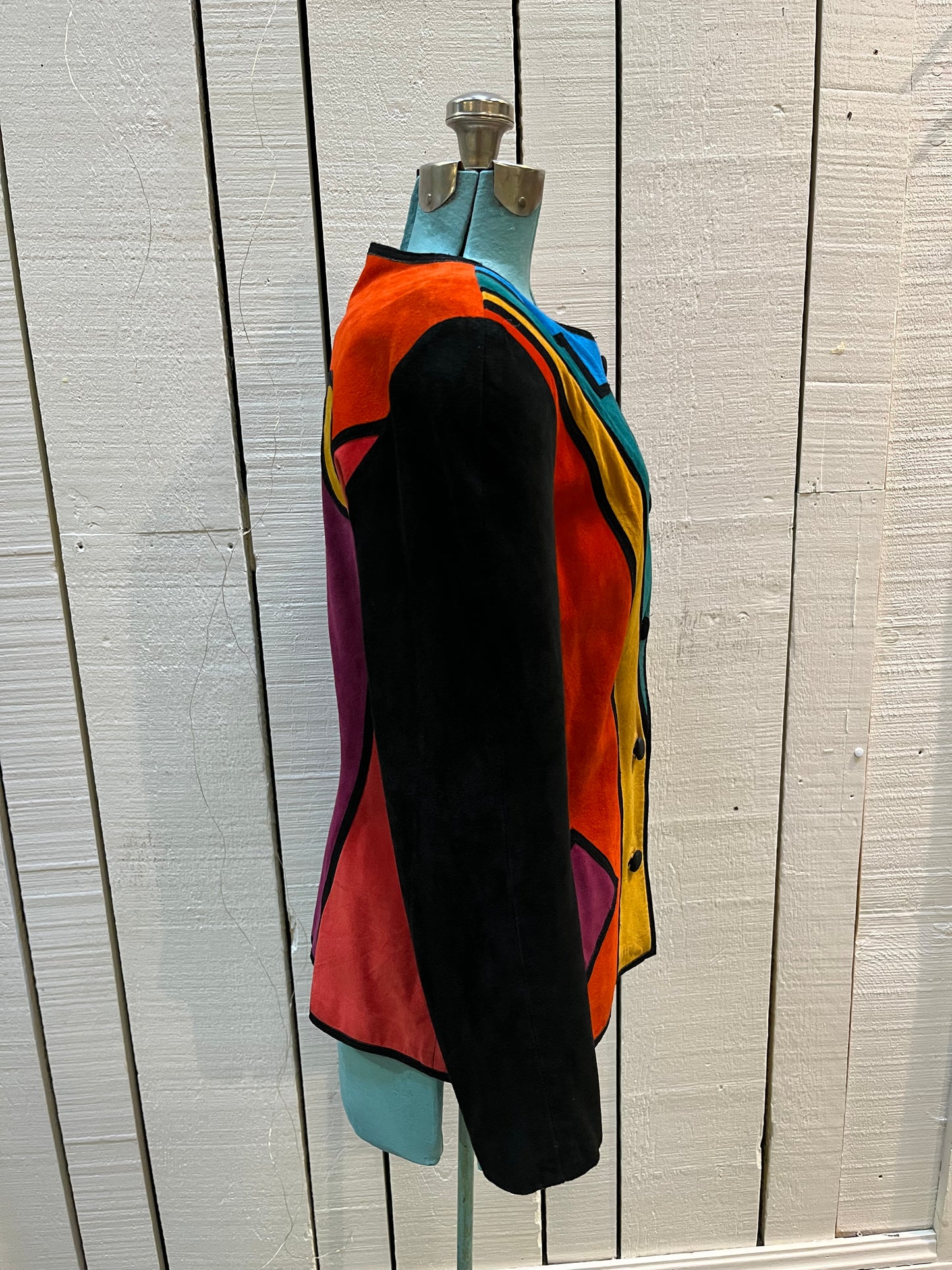 Vintage 1980’s Pia Rucci suede jacket with bright mod colour block design and
Black suede buttons.
Size 14