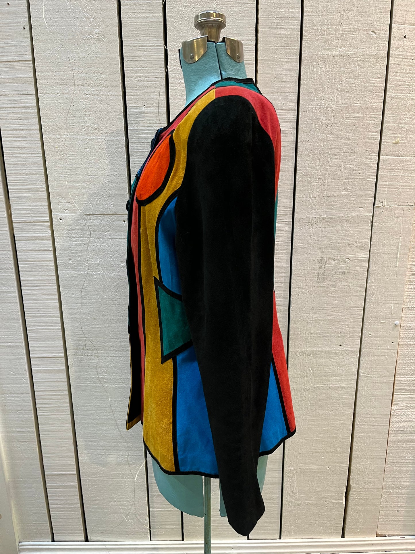 Vintage 1980’s Pia Rucci suede jacket with bright mod colour block design and
Black suede buttons.
Size 14