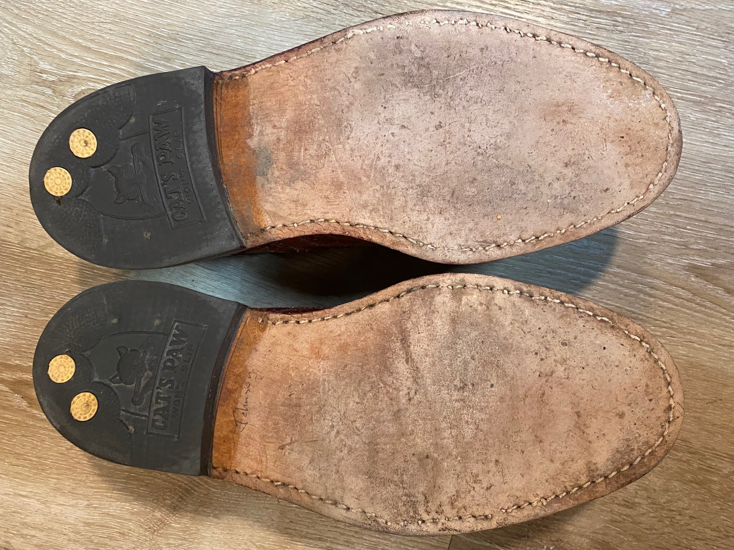 Kingspier Vintage - Brown Leather Full Brogue Wingtip Derbies - Sizes: 9M 11W 42EURO, Johnson Written in Pen on Sole of Left Shoe, Discolouration on Tongues, Cat's Paw Won't Slip Rubber Soles
