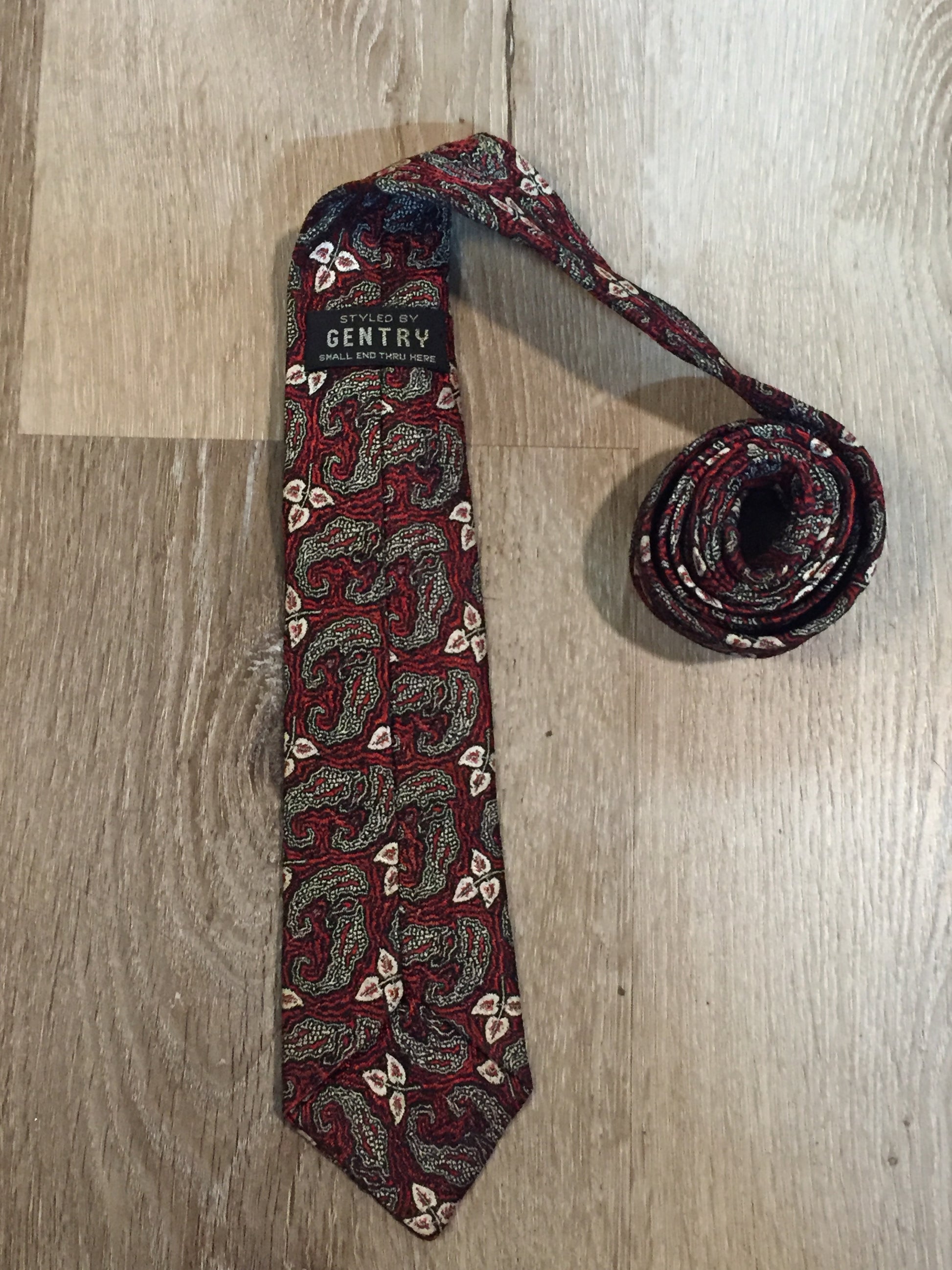 Kingspier Vintage - Gentry tie in red, white and black pattern. Fibres unknown. 
Length: 55.5” 
Width: 2.5” 
This tie is in excellent condition.