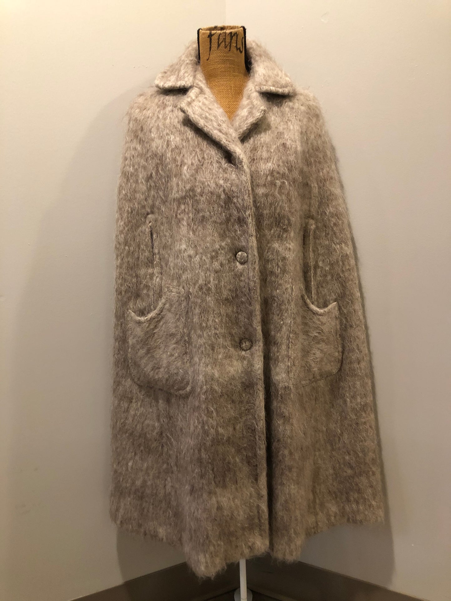 Kingspier Vintage - Beige mohair cape with collar, buttons, patch pockets and beige lining and two side slits for arms to come through.