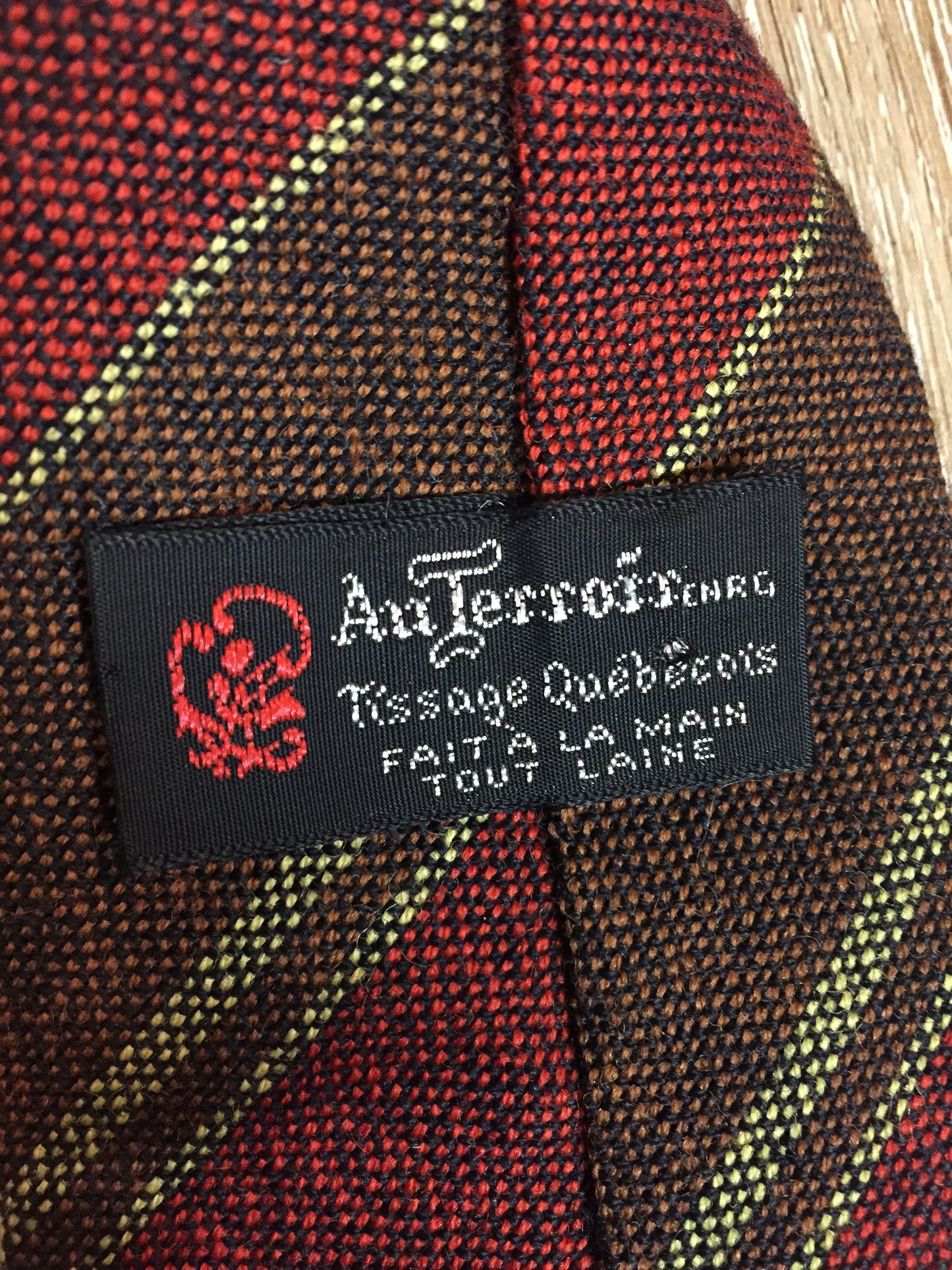 Kingspier Vintage - Au Terroira 100% wool tie with red, black, brown and green stripes. Made in Québec.
Length: 53”
Width: 3.5”
This tie is in excellent condition.