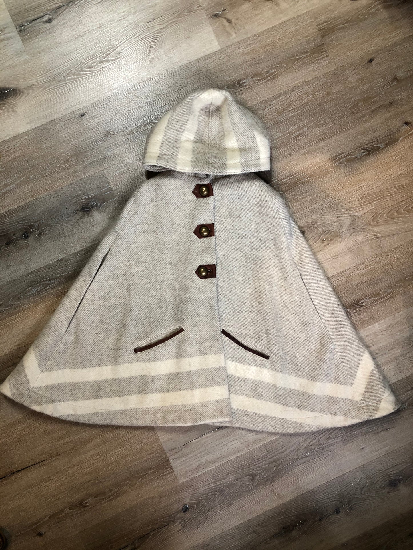Kingspier Vintage - Tuck Shop Trading Co Dreamy Cape. Made in Canada with high quality wool from the Woolrich Mill, leather trim, round brass buttons and full lining. Size small.
