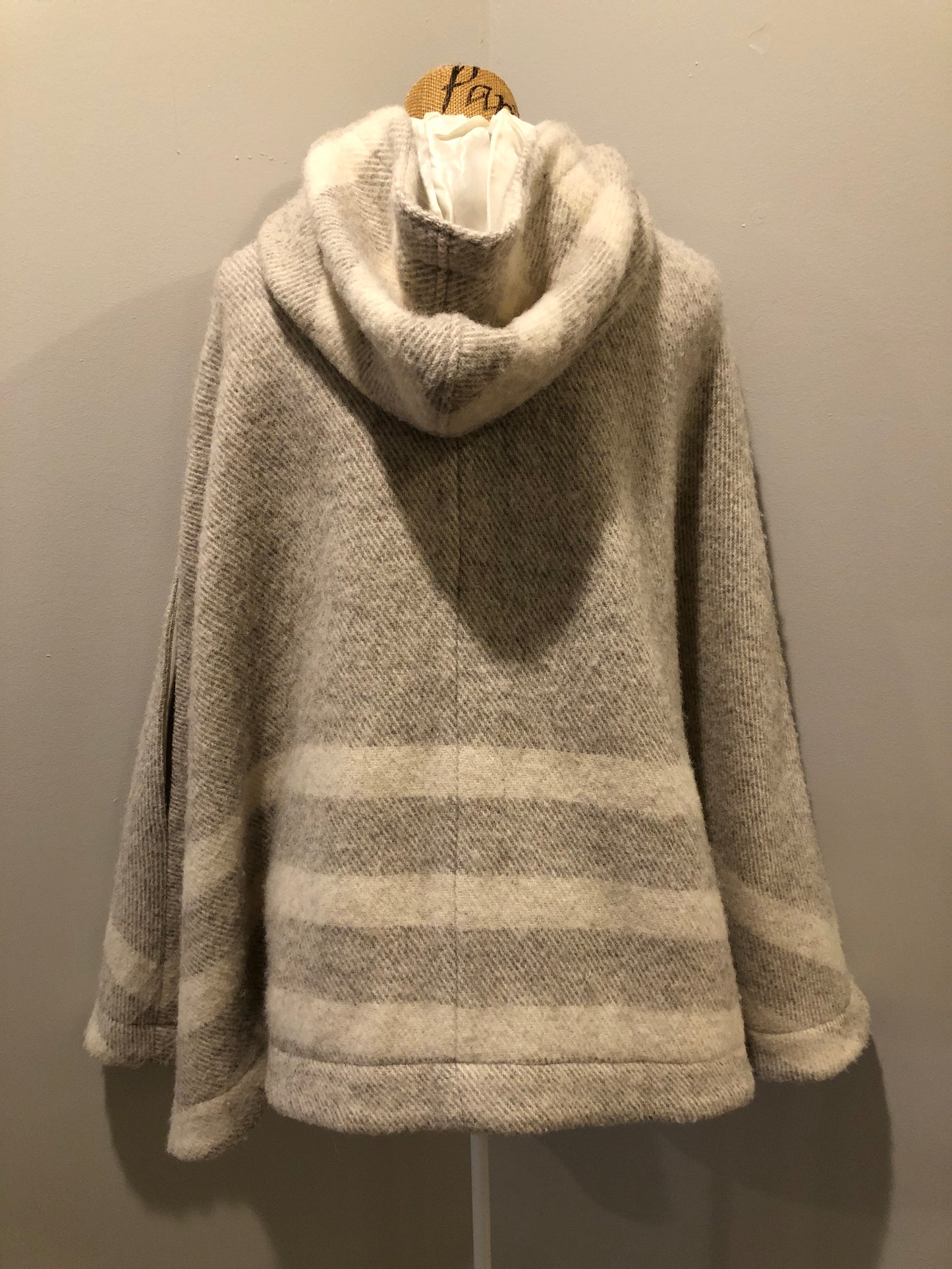 Kingspier Vintage - Tuck Shop Trading Co Dreamy Cape. Made in Canada with high quality wool from the Woolrich Mill, leather trim, round brass buttons and full lining. Size small.