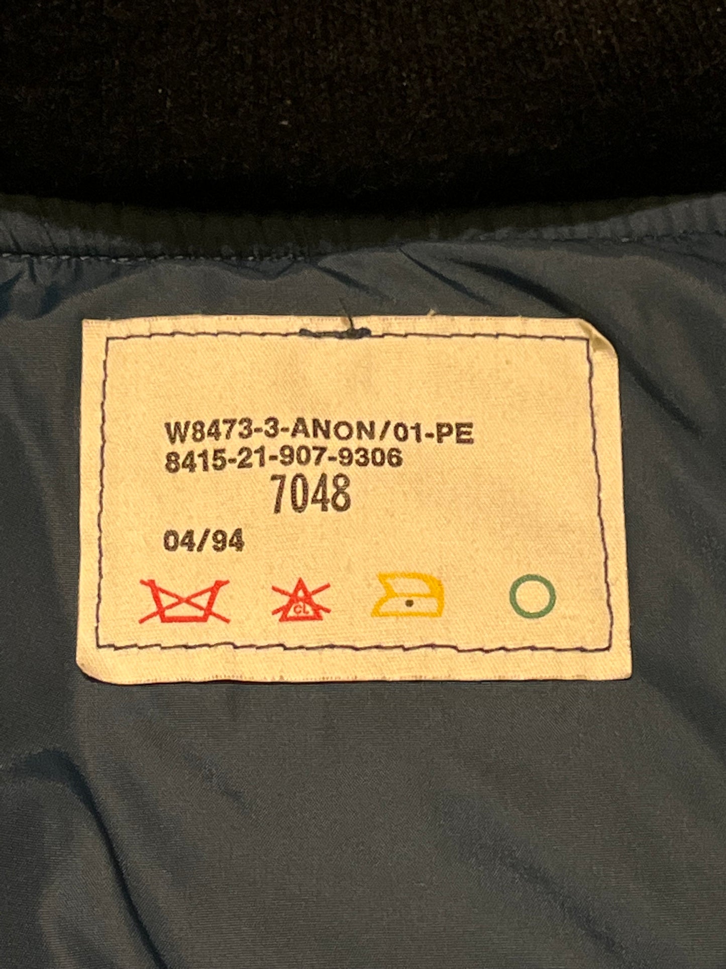 Vintage 1994 RCAF W8473-3ANON/01-PE Blue Bomber Jacket with zipper closure, multiple zip pockets and packaway hood.
Chest 52”