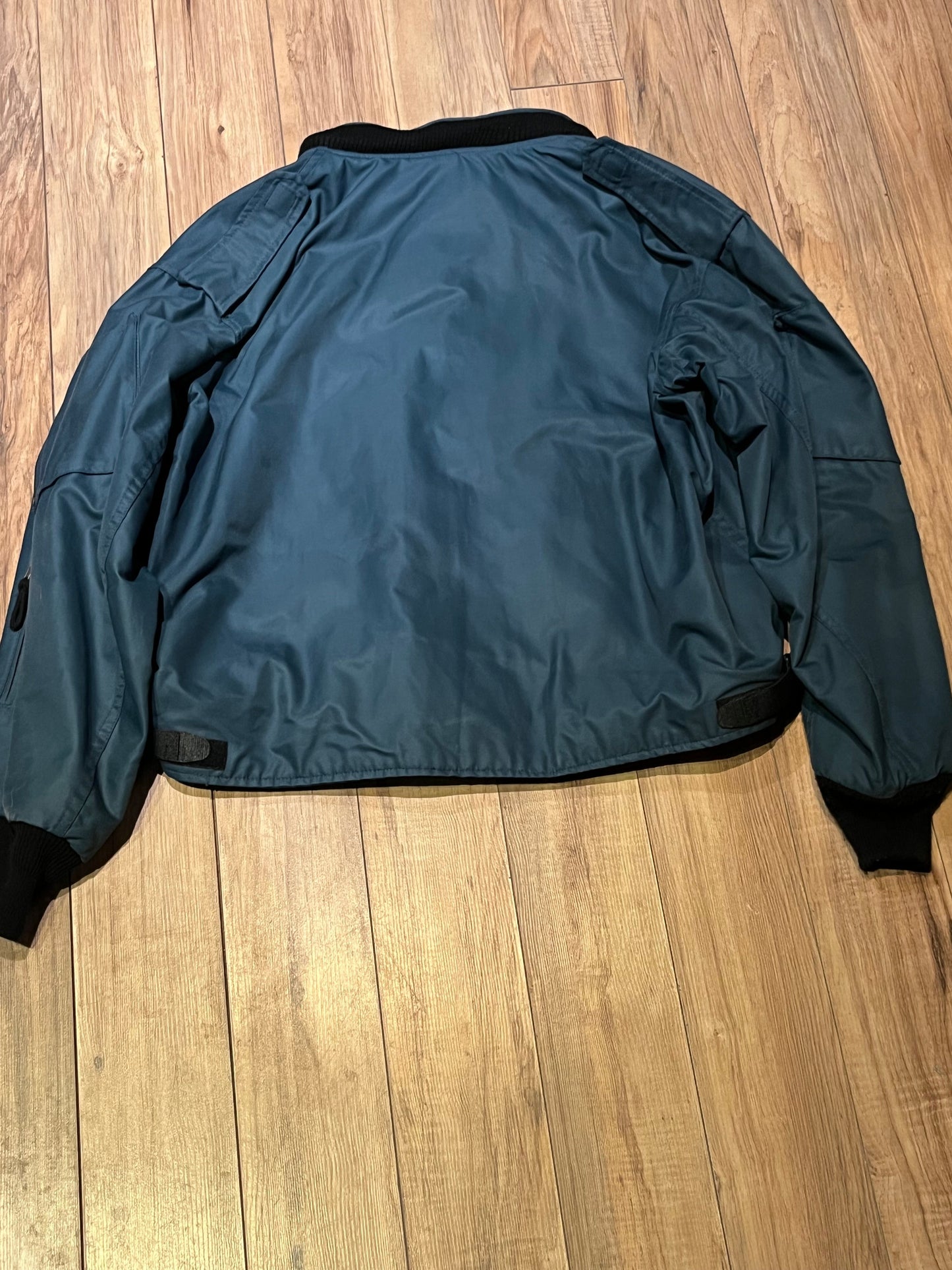 Vintage 1994 RCAF W8473-3ANON/01-PE Blue Bomber Jacket with zipper closure, multiple zip pockets and packaway hood.
Chest 52”