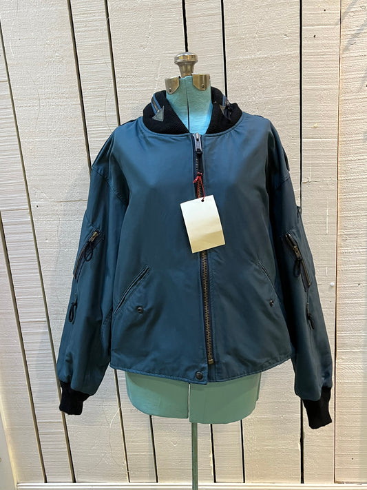 Vintage 1994 RCAF W8473-3ANON/01-PE Blue Bomber Jacket with zipper closure, multiple zip pockets and packaway hood.
Chest 52”