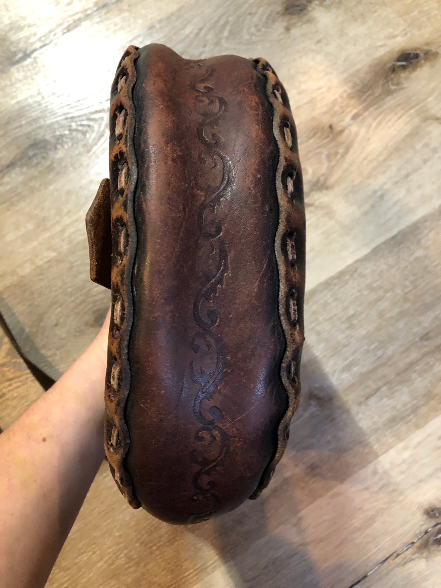 Vintage full grain brown leather crossbody bag with leather stitching, hand tooled designs and flap closure. Made in Brazil - Kingspier Vintage