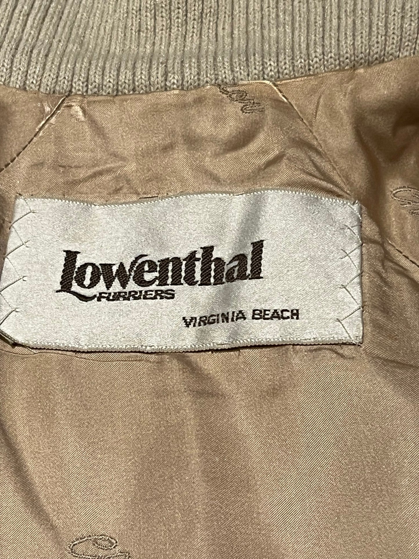 Very Rare Vintage Christian Dior beige shorn beaver shearling jacket with zipper closure, two front pockets and a knit trim.
Shoulder to shoulder - 17”
Shoulder to wrist - 20”
Armpit to armpit - 27”
Front length -
Hem - 17”
*Flat lay measurements.
This coat is in excellent condition, zipper pull has a bit of damage which is shown in pictures.
