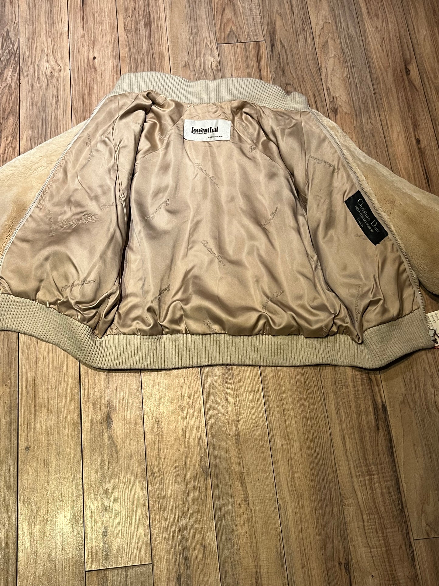 Very Rare Vintage Christian Dior beige shorn beaver shearling jacket with zipper closure, two front pockets and a knit trim.
Shoulder to shoulder - 17”
Shoulder to wrist - 20”
Armpit to armpit - 27”
Front length -
Hem - 17”
*Flat lay measurements.
This coat is in excellent condition, zipper pull has a bit of damage which is shown in pictures.