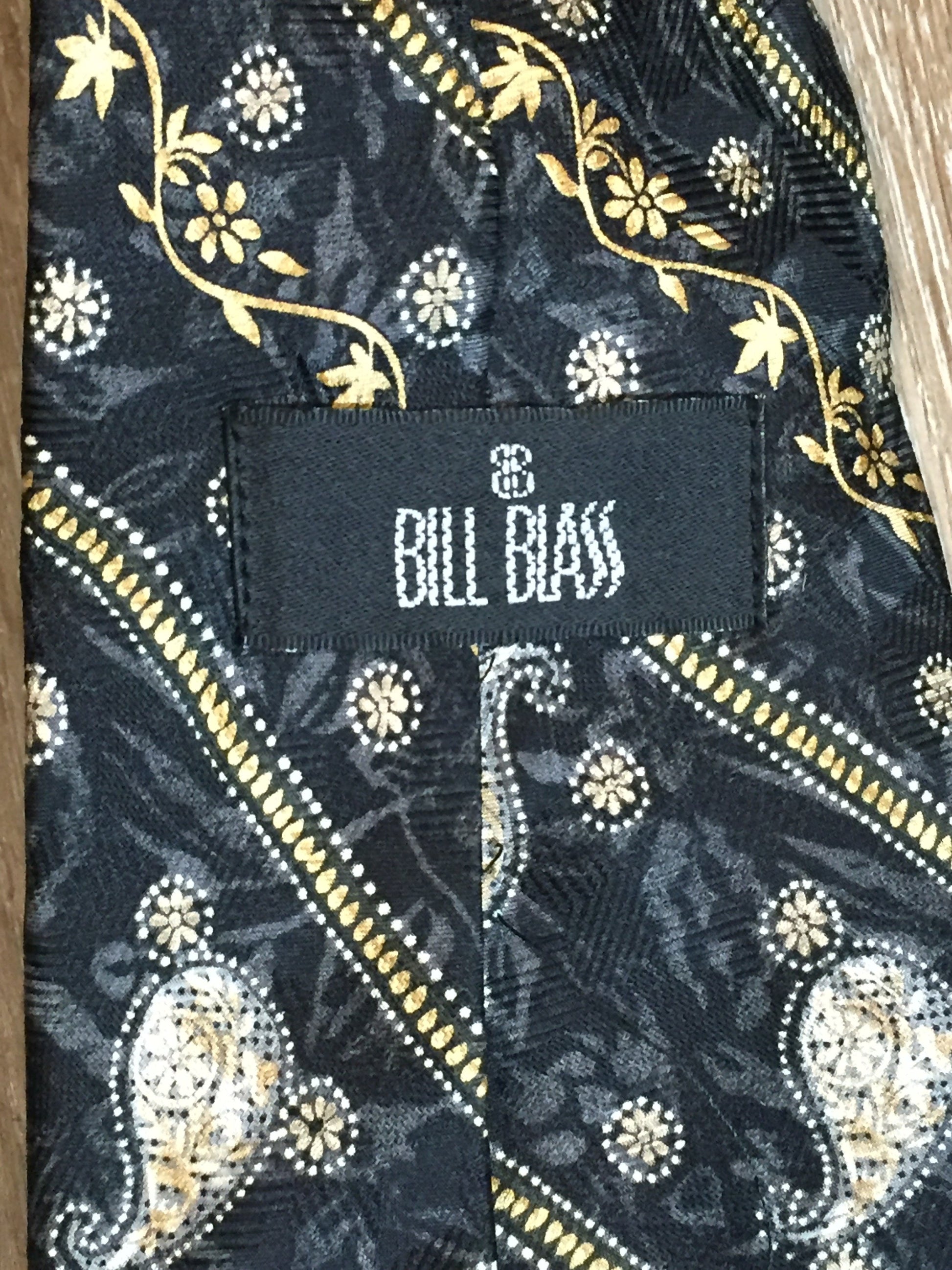 Kingspier Vintage - Bill Blass tie with black, grey, yellow and white paisley design. Fibres unknown.
Length: 60”
Width: 4”
This tie is in excellent condition.