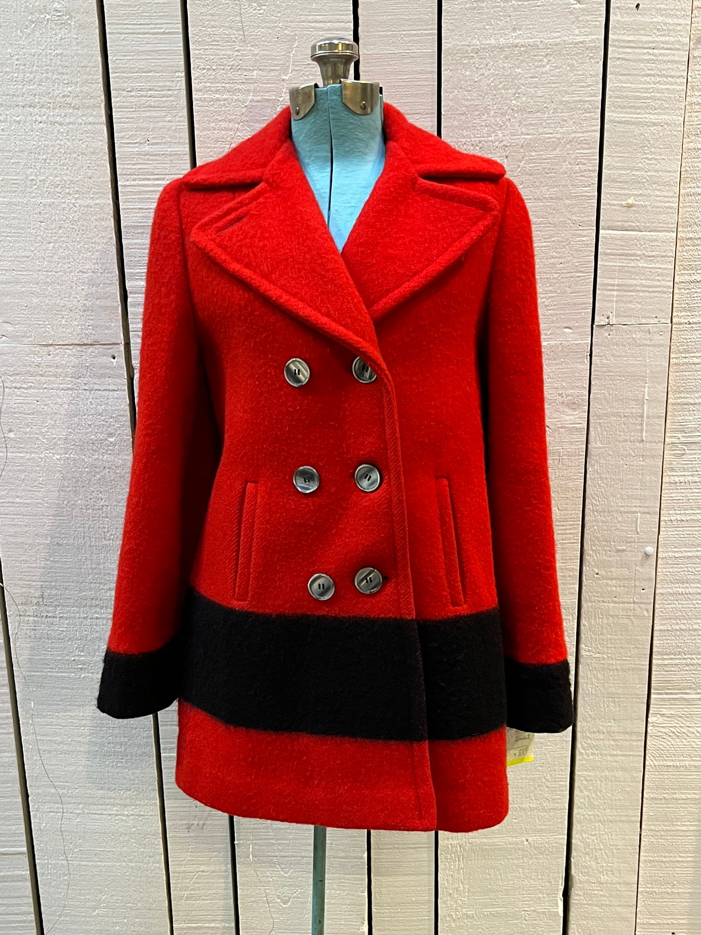 Vintage Hudson’s Bay Company red and black point blanket 100% pure virgin wool coat, double breasted with two front pockets and a satin lining.
Made in Canada
Chest 38”