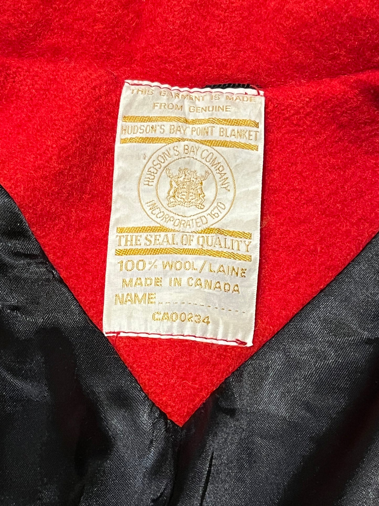 Vintage Hudson’s Bay Company red and black point blanket 100% pure virgin wool coat, double breasted with two front pockets and a satin lining.
Made in Canada
Chest 38”