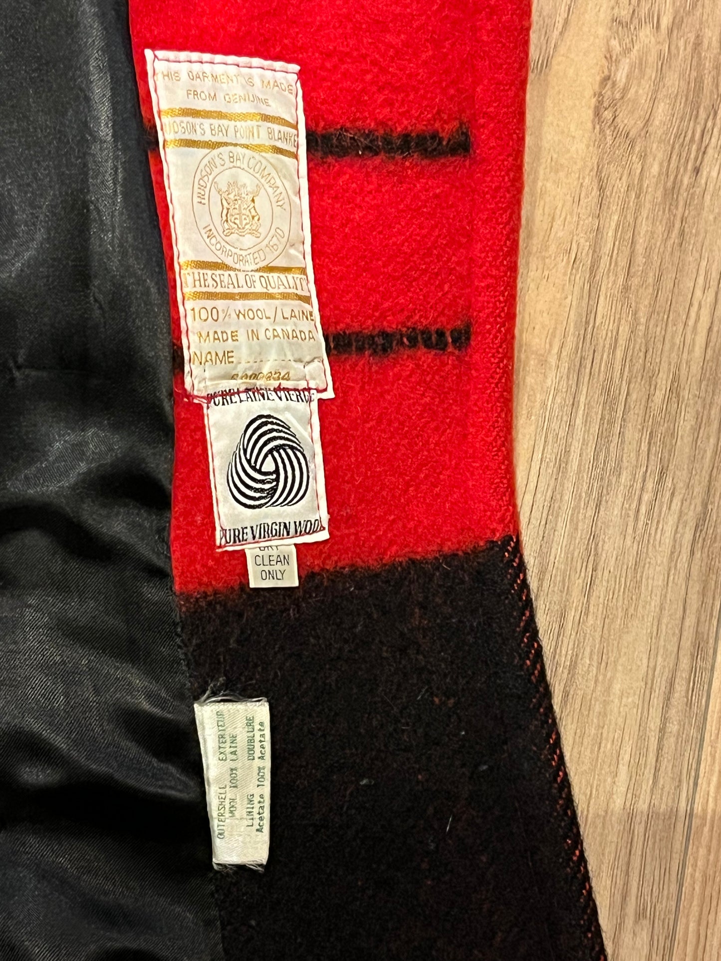 Vintage Hudson’s Bay Company red and black point blanket 100% pure virgin wool coat, double breasted with two front pockets and a satin lining.
Made in Canada
Chest 38”