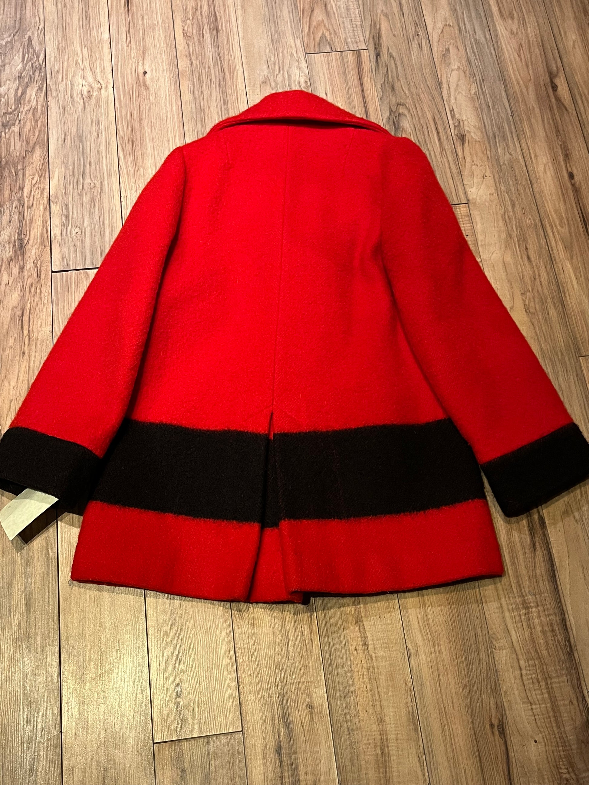 Vintage Hudson’s Bay Company red and black point blanket 100% pure virgin wool coat, double breasted with two front pockets and a satin lining.
Made in Canada
Chest 38”