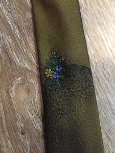 Kingspier Vintage - Parklane polyester tie in olive and black with a unique flower design.

Length: 56”
Width: 2.25” 

This tie is in excellent condition.