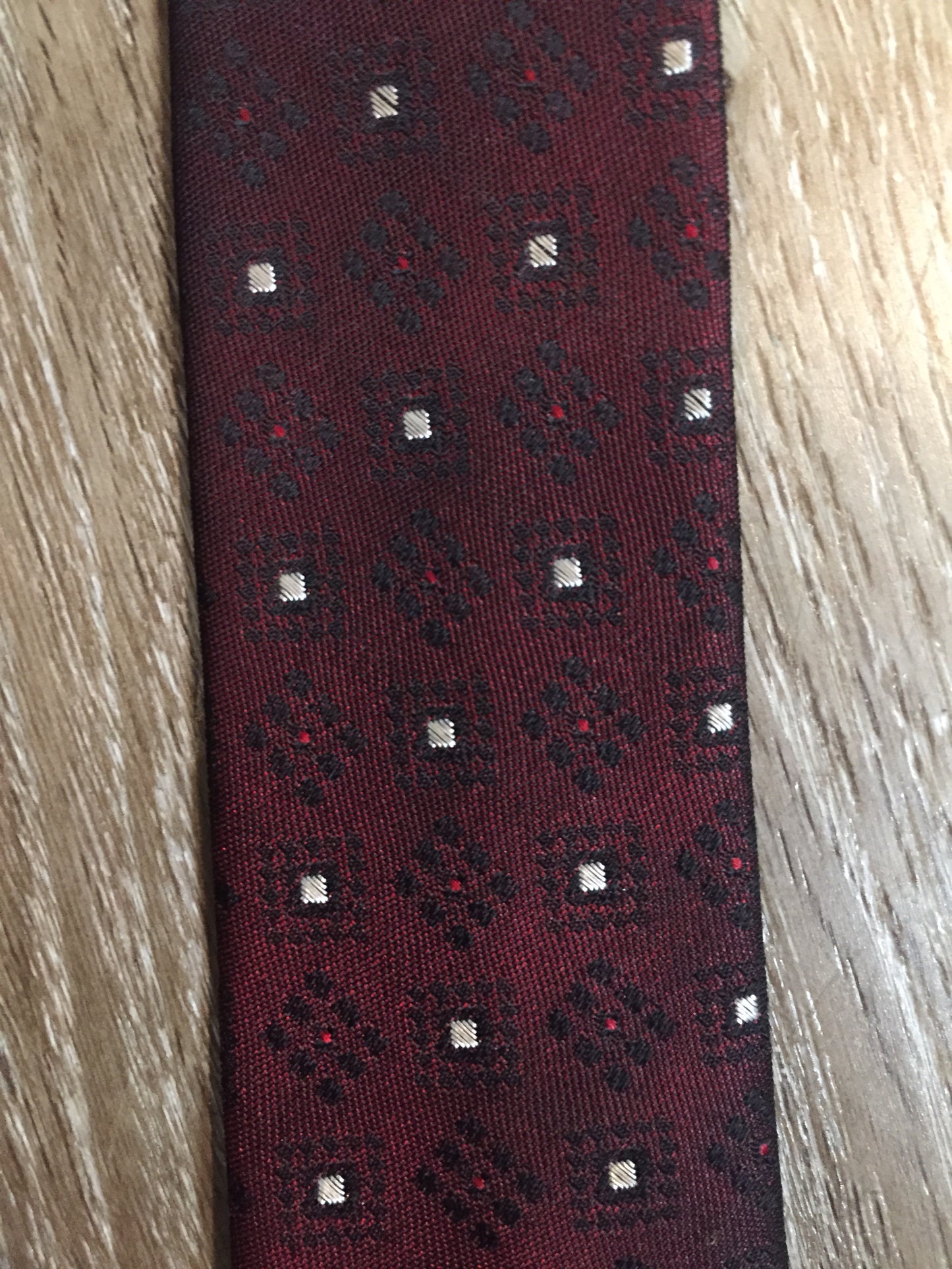 Kingspier Vintage - Gentry 100% Terylene tie with burgundy, white and black pattern.
Length: 56” 
Width: 2.25” 
This tie is in excellent condition.