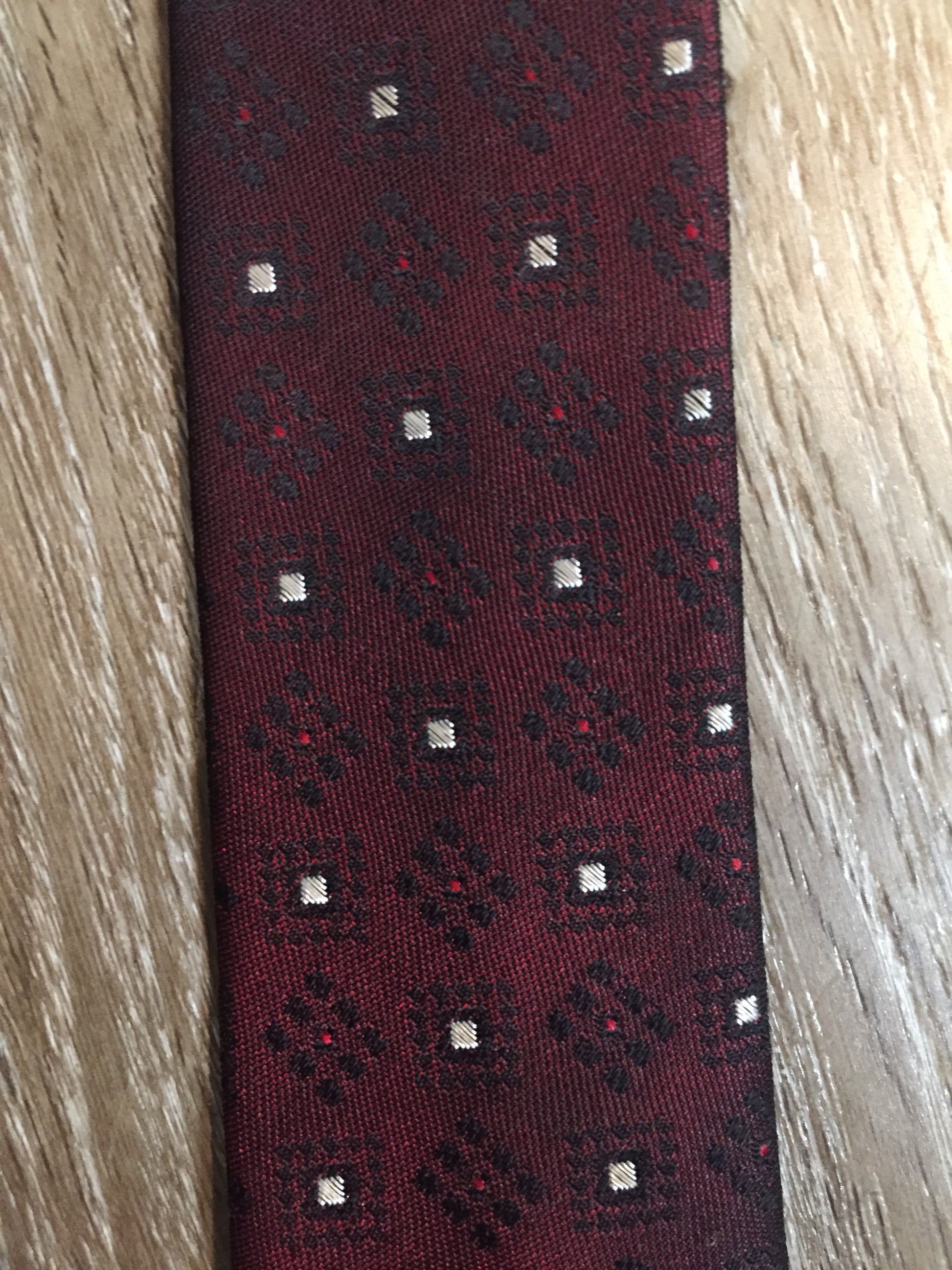 Kingspier Vintage - Gentry 100% Terylene tie with burgundy, white and black pattern.
Length: 56” 
Width: 2.25” 
This tie is in excellent condition.