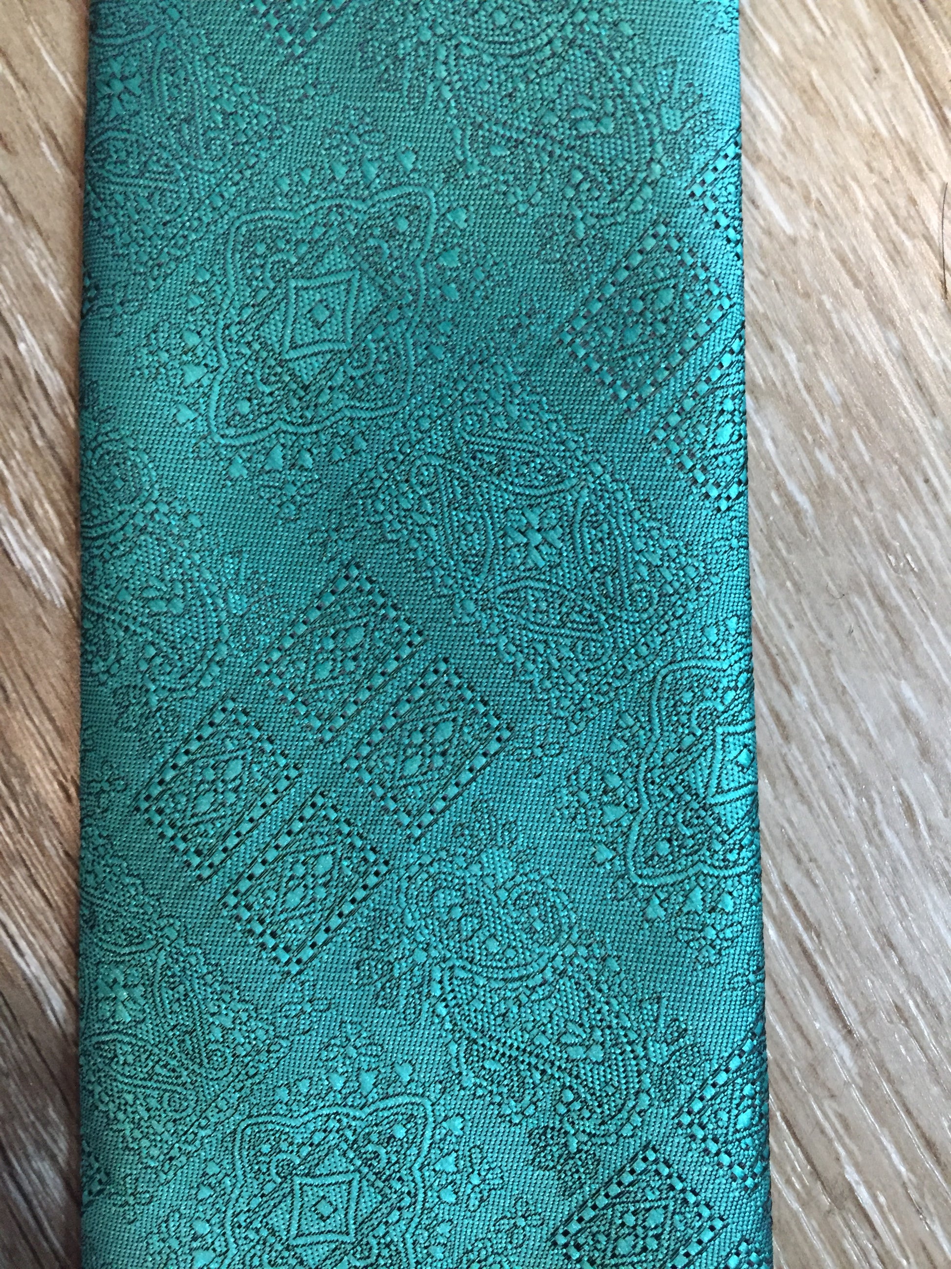 Kingspier Vintage - Vintage blue/green polyester and silk blend tie with subtle paisley pattern. Made in Canada. 
Length: 56.25” 
Width: 3.5” 
This tie is in excellent condition.