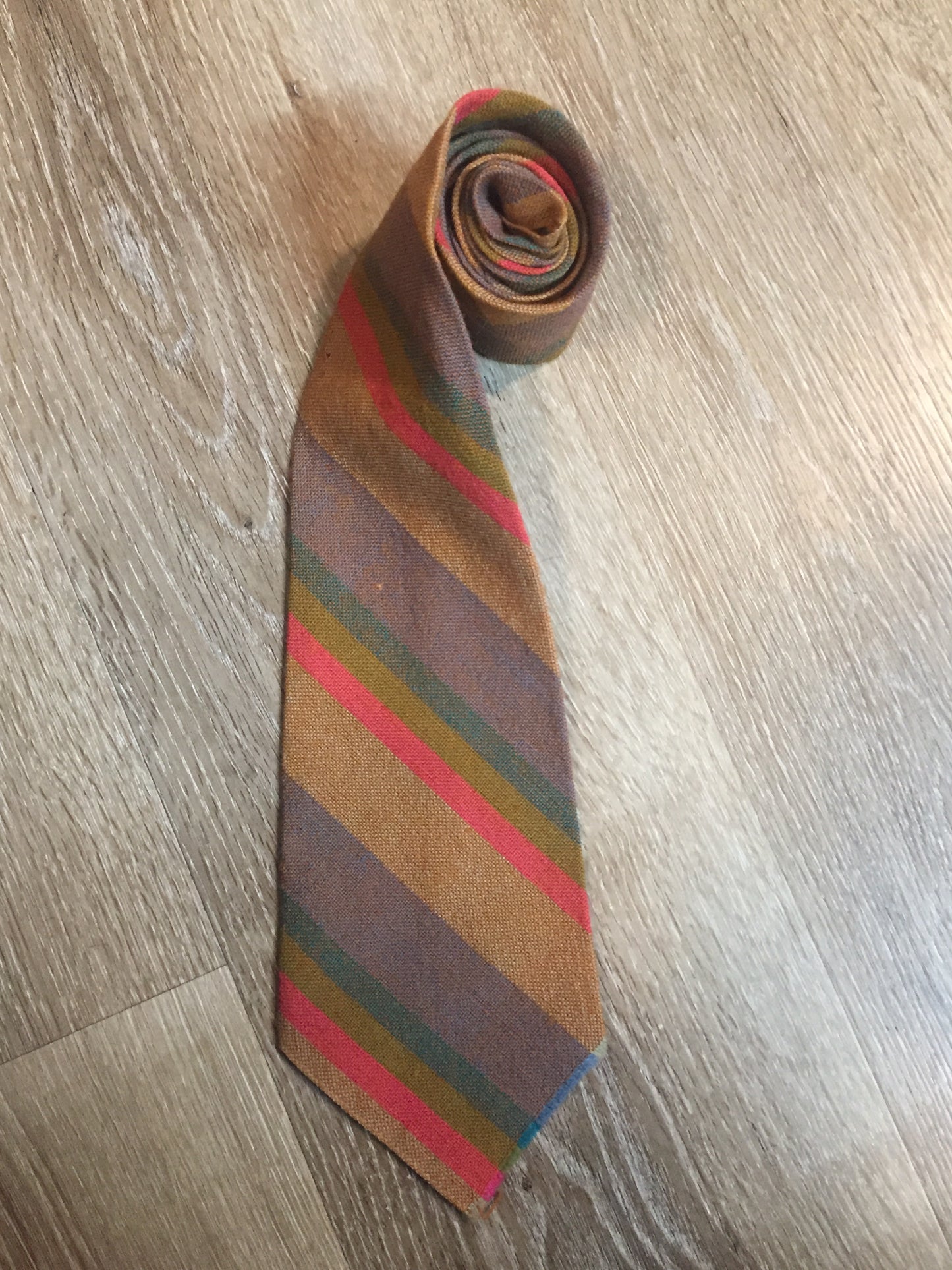 Kingspier Vintage - Seconds brown, orange, green and blue striped tie. Fibres unknown.
Length: 56”
Width: 4.25”
This tie is in excellent condition.