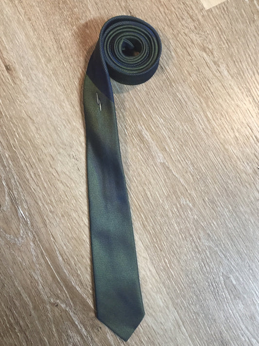 Kingspier Vintage - Vintage green and blue abstract design tie. Fibres unknown.
Length: 53.5” 
Width: 2” 
This tie is in excellent condition.