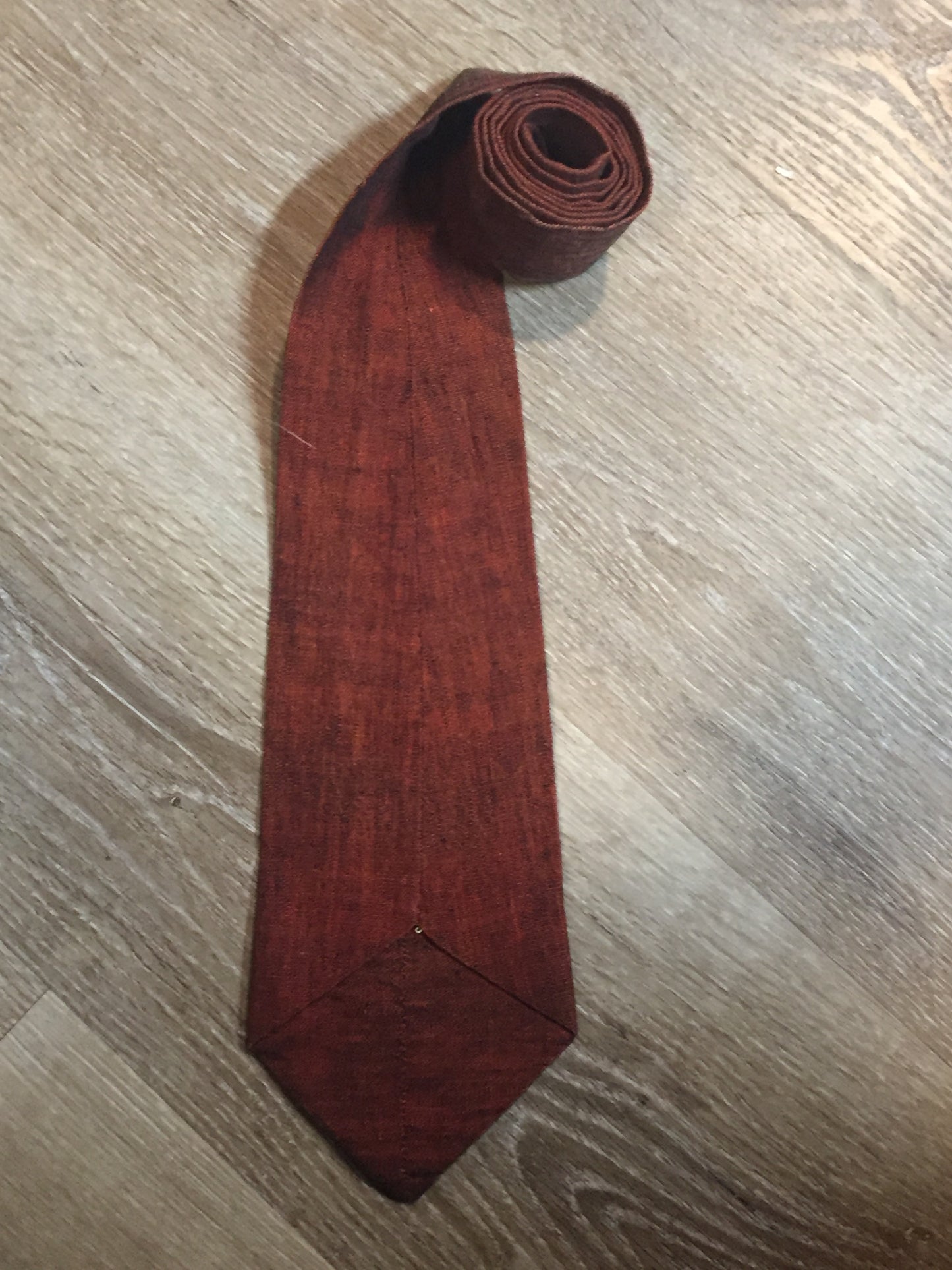 Kingspier Vintage - Vintage Orange/black weaved tie with bird cross stitch design.
Length: 55.25”
Width: 4.25”
This tie is in excellent condition.