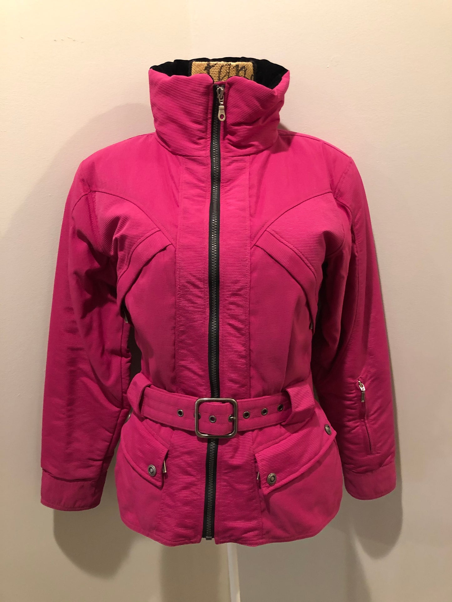 Kingspier Vintage - Nils Skiwear magenta ski jacket with belt, black velvet lined collar, zipper closure, flap pockets, diagonal zip chest pockets and an inside pocket. Size 6
Shoulder to shoulder - 17”
Shoulder to wrist - 23”
Under sleeve - 20”
Chest - 19”
Arm to hem -15”
Bottom hem - 20”
*All items have been laid flat to measure.
This coat is in excellent condition.