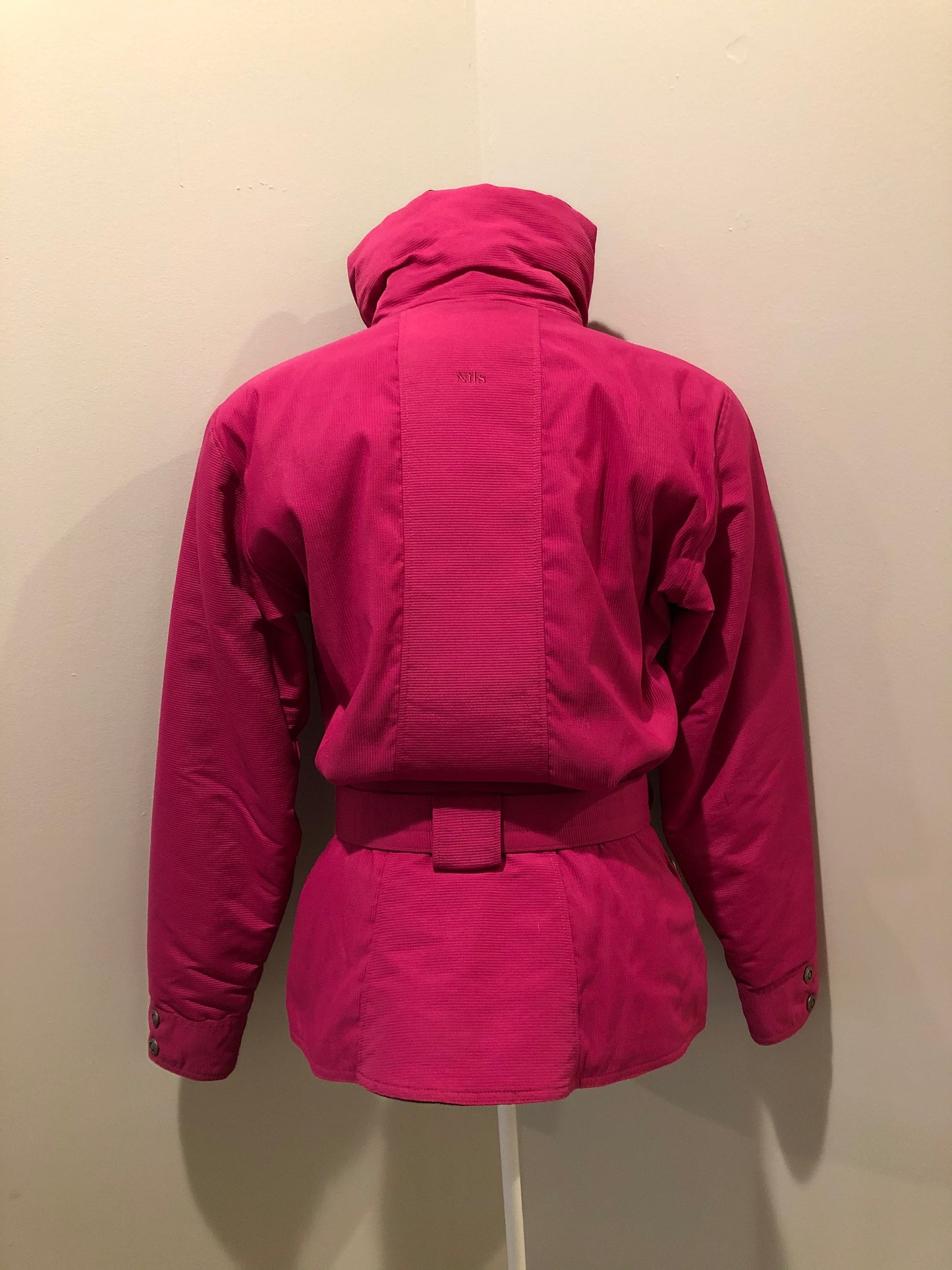 Kingspier Vintage - Nils Skiwear magenta ski jacket with belt, black velvet lined collar, zipper closure, flap pockets, diagonal zip chest pockets and an inside pocket. Size 6
Shoulder to shoulder - 17”
Shoulder to wrist - 23”
Under sleeve - 20”
Chest - 19”
Arm to hem -15”
Bottom hem - 20”
*All items have been laid flat to measure.
This coat is in excellent condition.