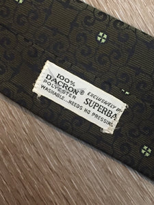 Kingspier Vintage - Superba olive green and black 100% Dacron polyester tIe.

Length: 55” 
Width: 2.75” 

This tie is in excellent condition.