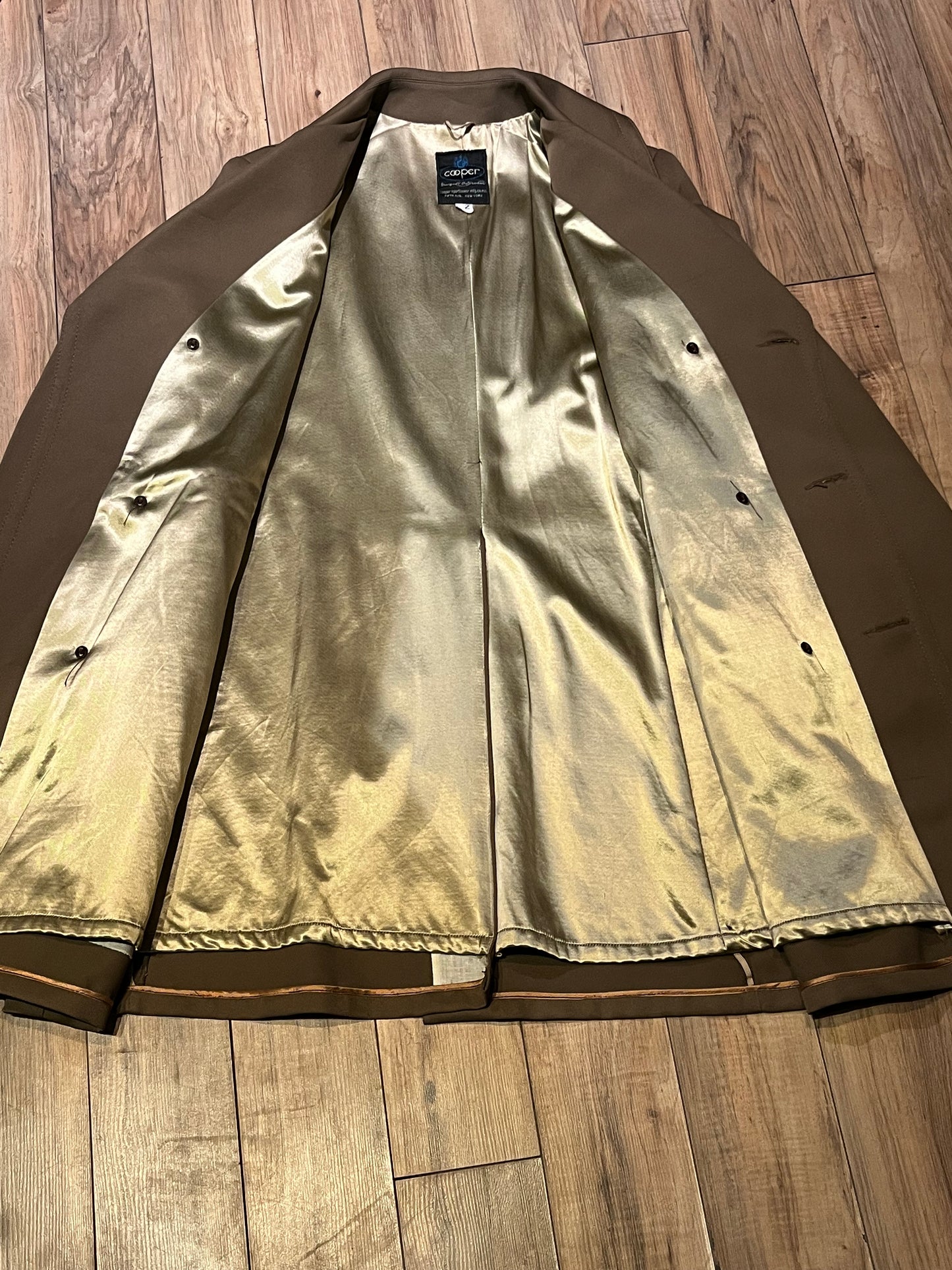 Vintage 70’s Cooper Sportswear camel brown trench coat with leather knot button closures, two front pockets and a satin lining.
Made in USA
Size 42