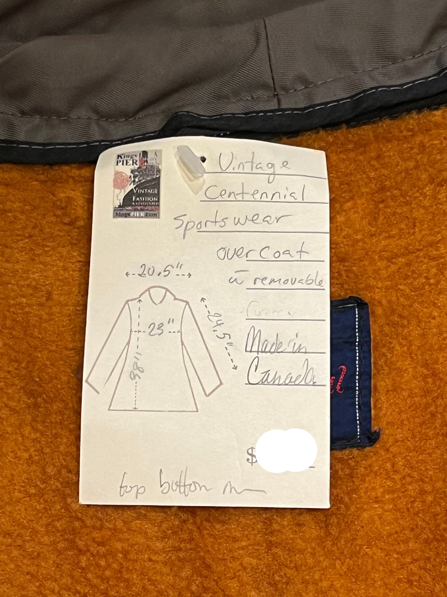 Vintage Centennial Sportswear toupe trench coat with removable orange lining, button closures and two front pockets.
Made in Canada
Chest 46”