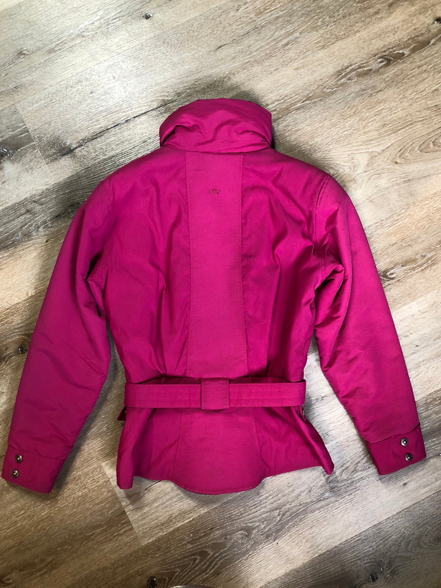 Kingspier Vintage - Nils Skiwear magenta ski jacket with belt, black velvet lined collar, zipper closure, flap pockets, diagonal zip chest pockets and an inside pocket. Size 6
Shoulder to shoulder - 17”
Shoulder to wrist - 23”
Under sleeve - 20”
Chest - 19”
Arm to hem -15”
Bottom hem - 20”
*All items have been laid flat to measure.
This coat is in excellent condition.