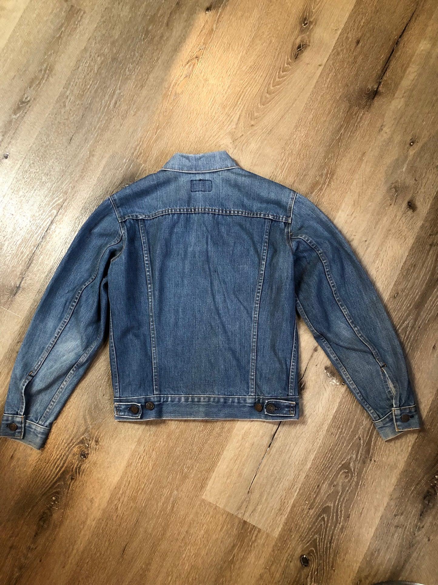 Vintage 1970’s Levi’s medium wash denim trucker jacket with button closures and two flap pockets on the chest. Red Tab, 100% cotton, made in USA, size 18 - Kingspier Vintage