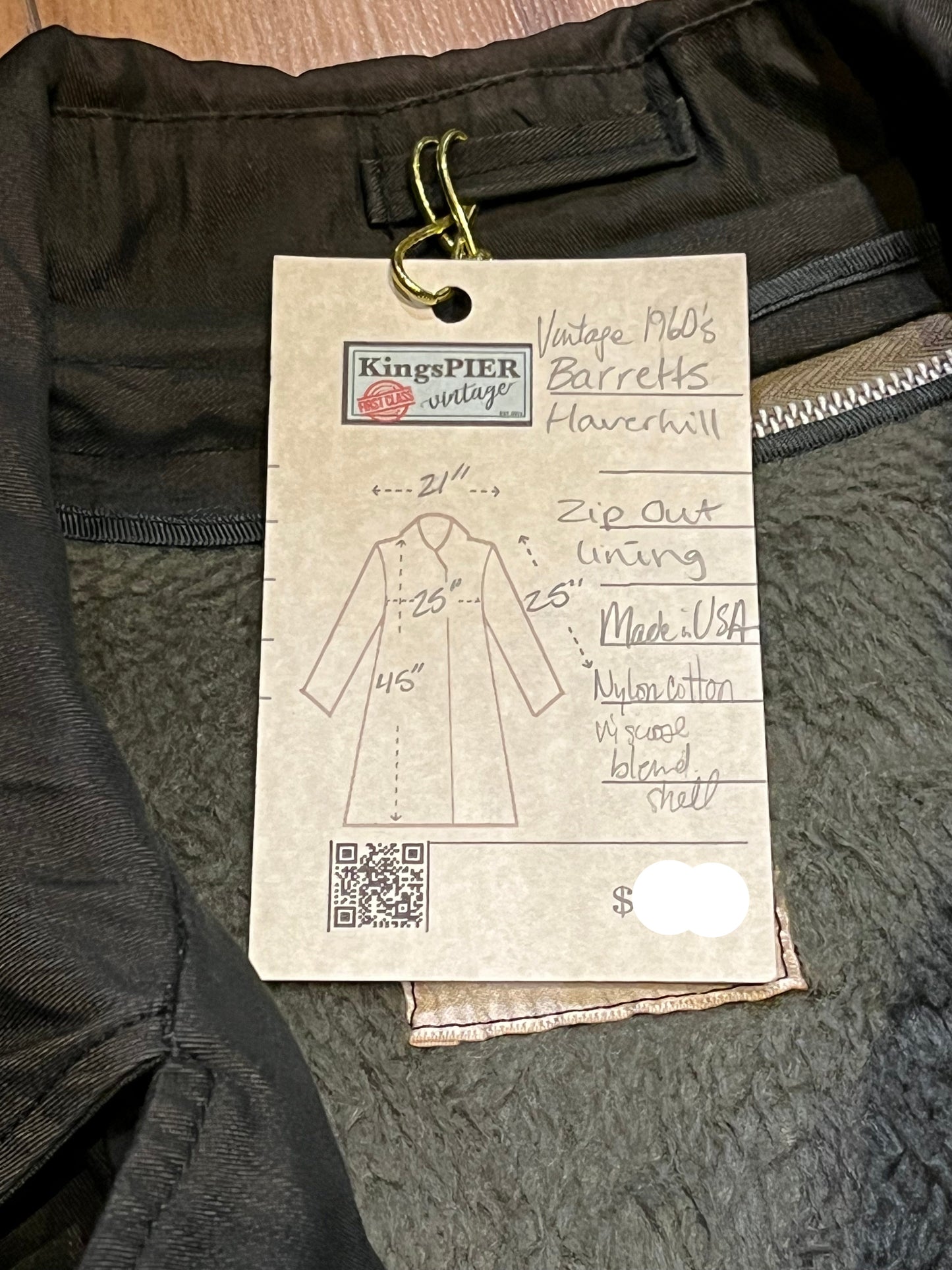 Vintage 60’s Barretts Haverhill green/grey trench coat with nylon/ cotton/viscose blend shell, zip out lining, button closures and two front pockets.
Made in USA
Chest 50”